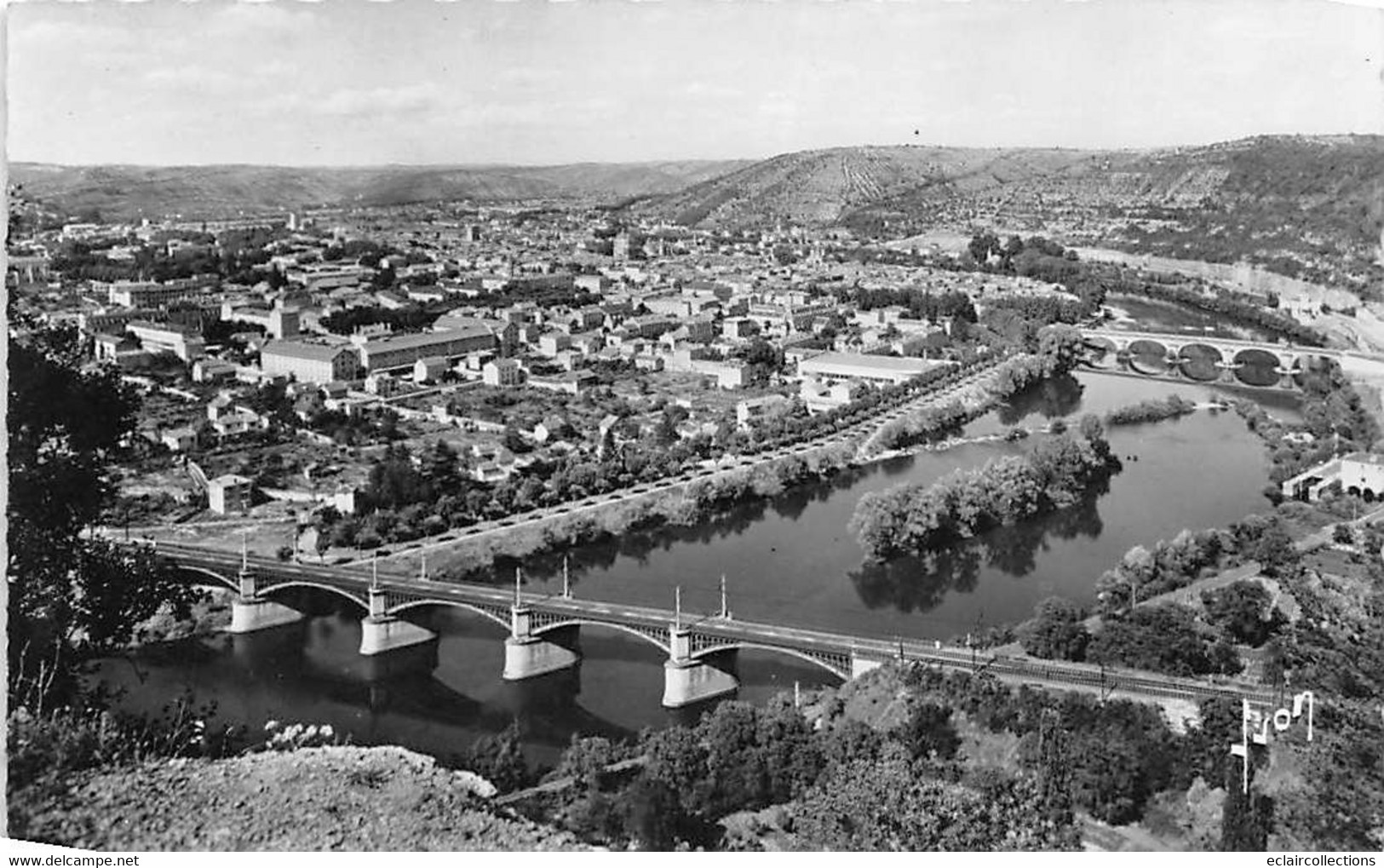 Cahors       46      Lot de 10 Cartes Dont  .Rues  Bâtiments         (voir scan)