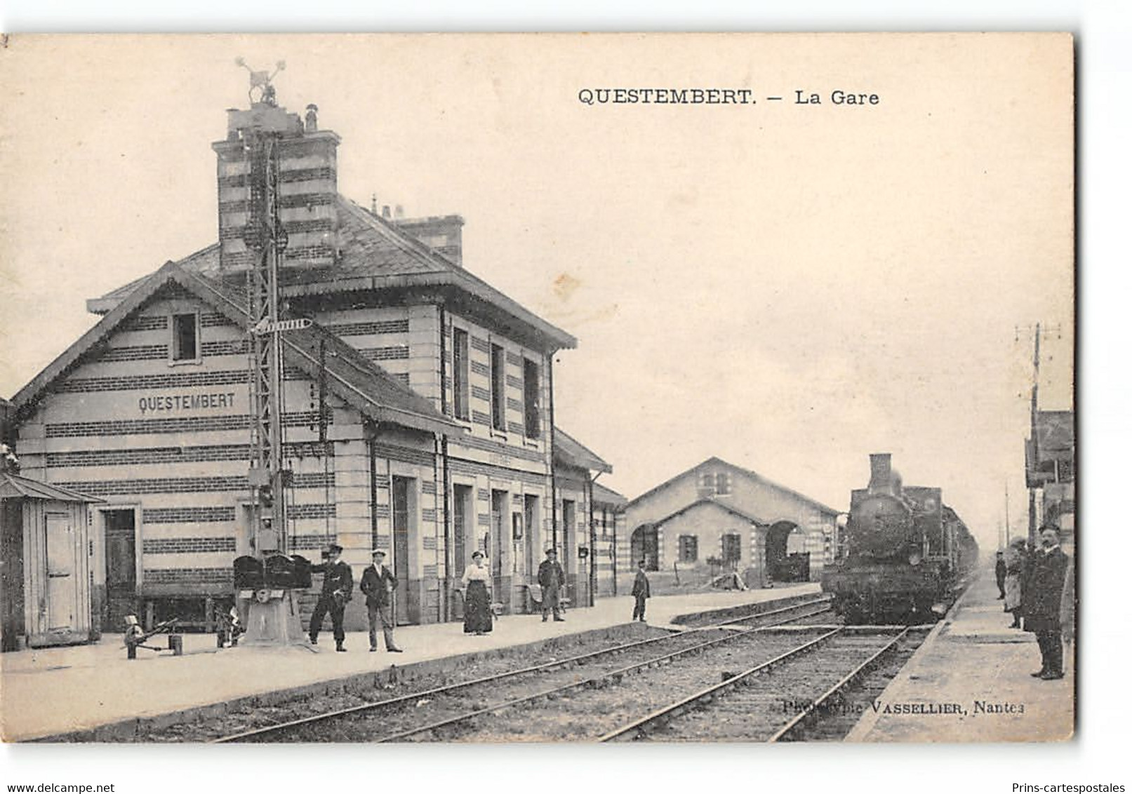 CPA 56 Questembert La Gare Et Le Train - Questembert