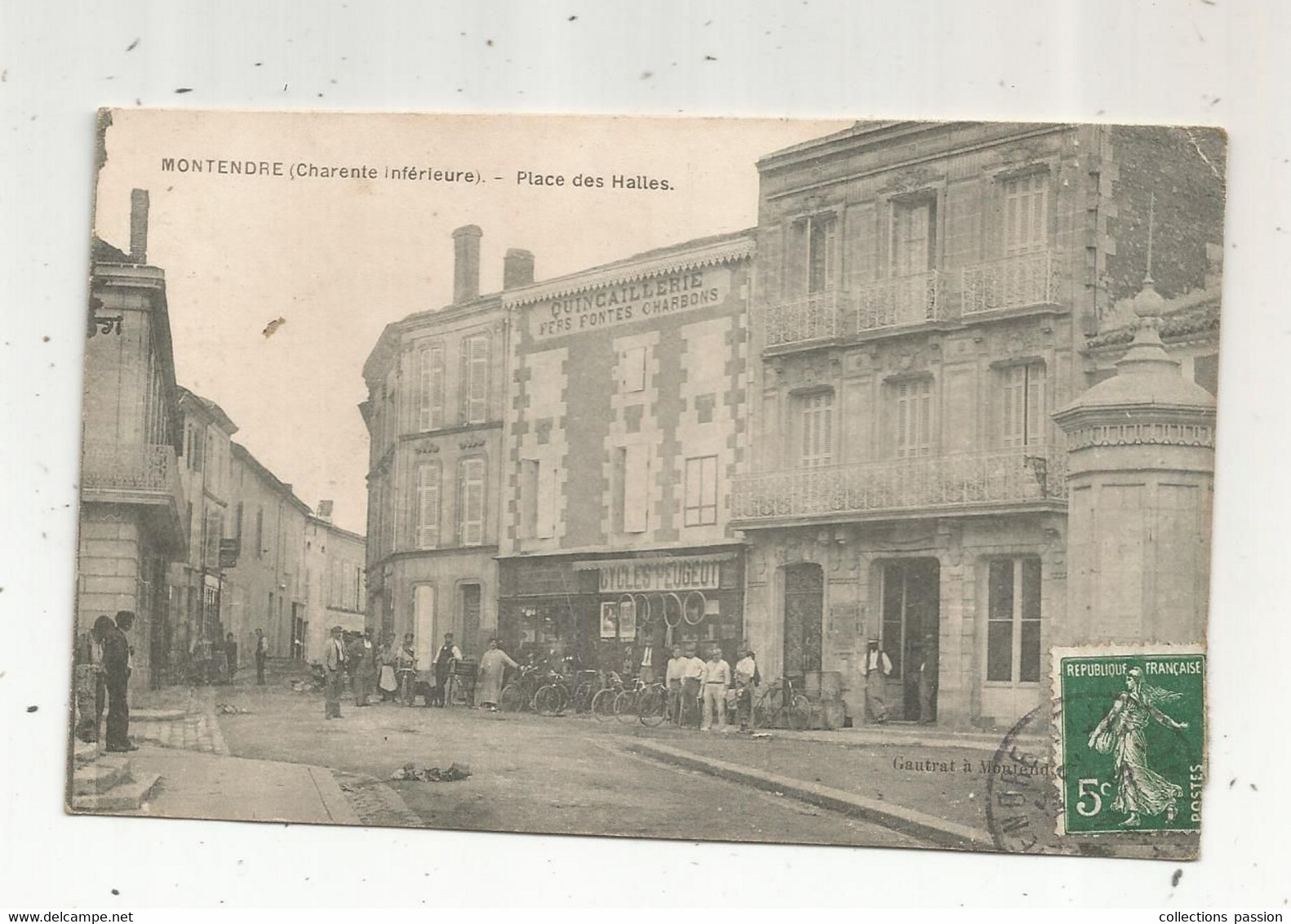 Cp , 17 , MONTENDRE , Place Des Halles , Cycles Peugeot ,quincaillerie , Voyagée - Montendre