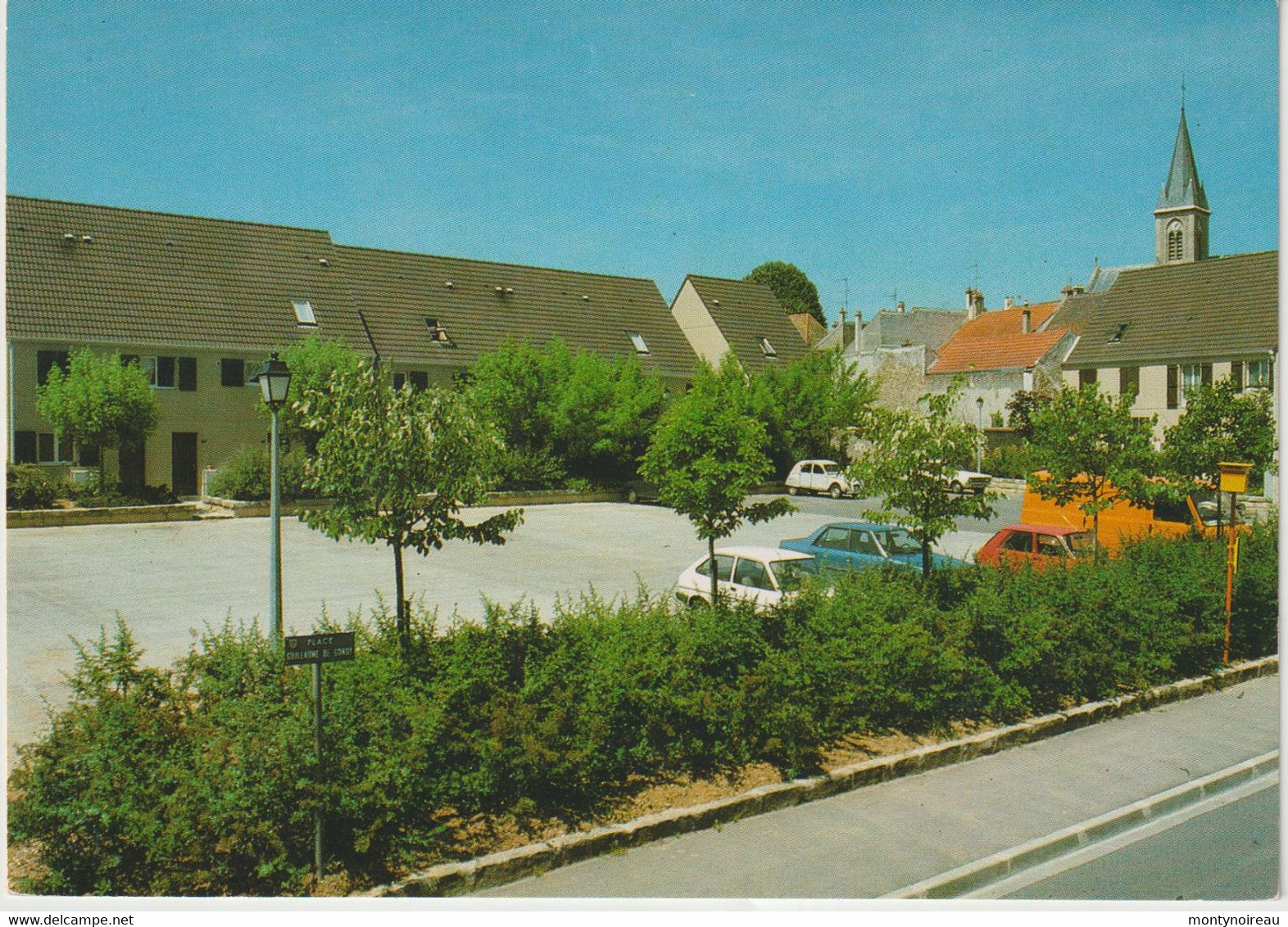 Val De  Marne : SANTENY : Place  G . Gondy , Voiture  Renault  5 - Santeny