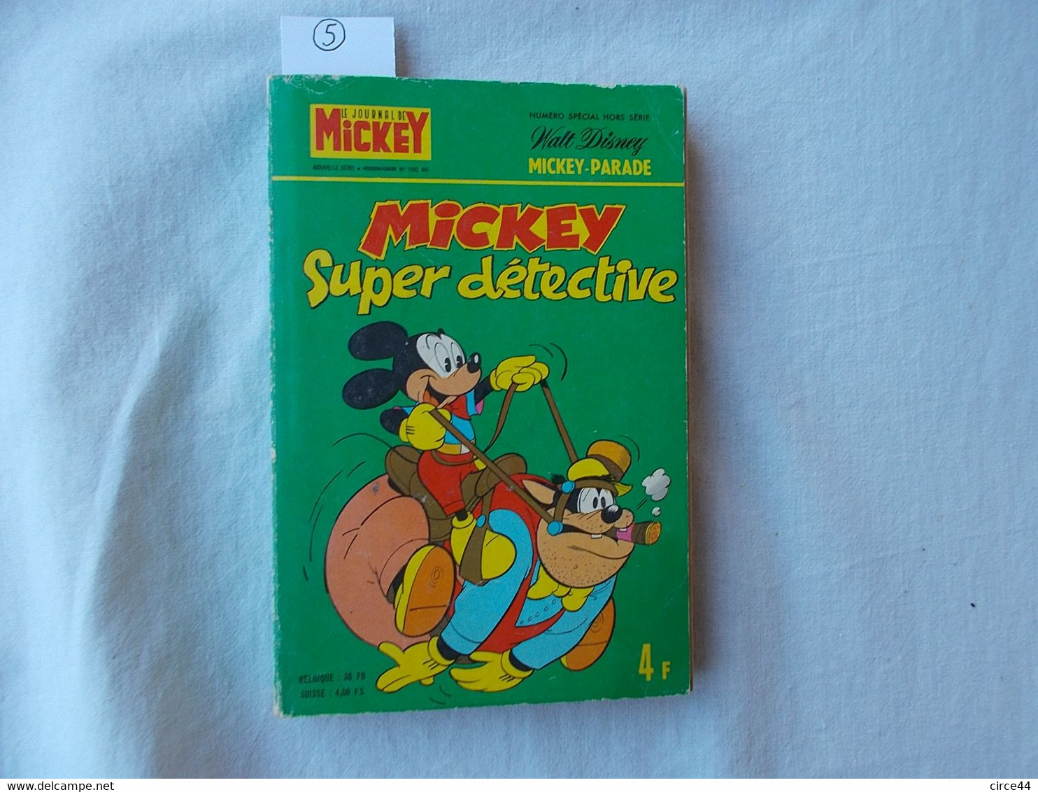 JOURNAL DE MICKEY.WALT DISNEY.MICKEY PARADE.254 PAGES.ANNEE 1975..MICKEY SUPER DETECTIVE - Mickey Parade