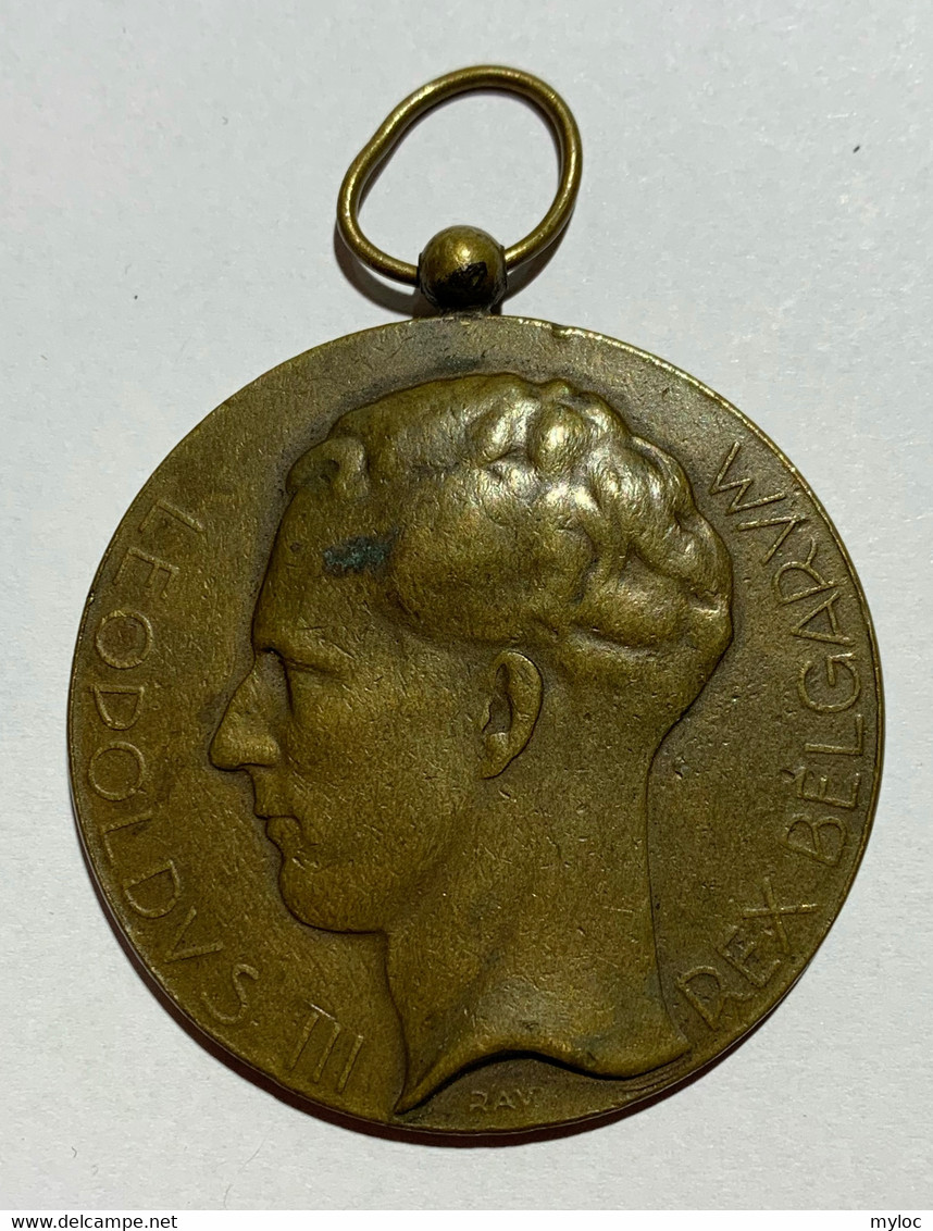 Médaille Bronze Avec Bélière. Léopold III. Koninklijke Fanfare St. Cecilia Dilbeek. Eeuwfeestfestival 1840-1940. B. Ray - Profesionales / De Sociedad