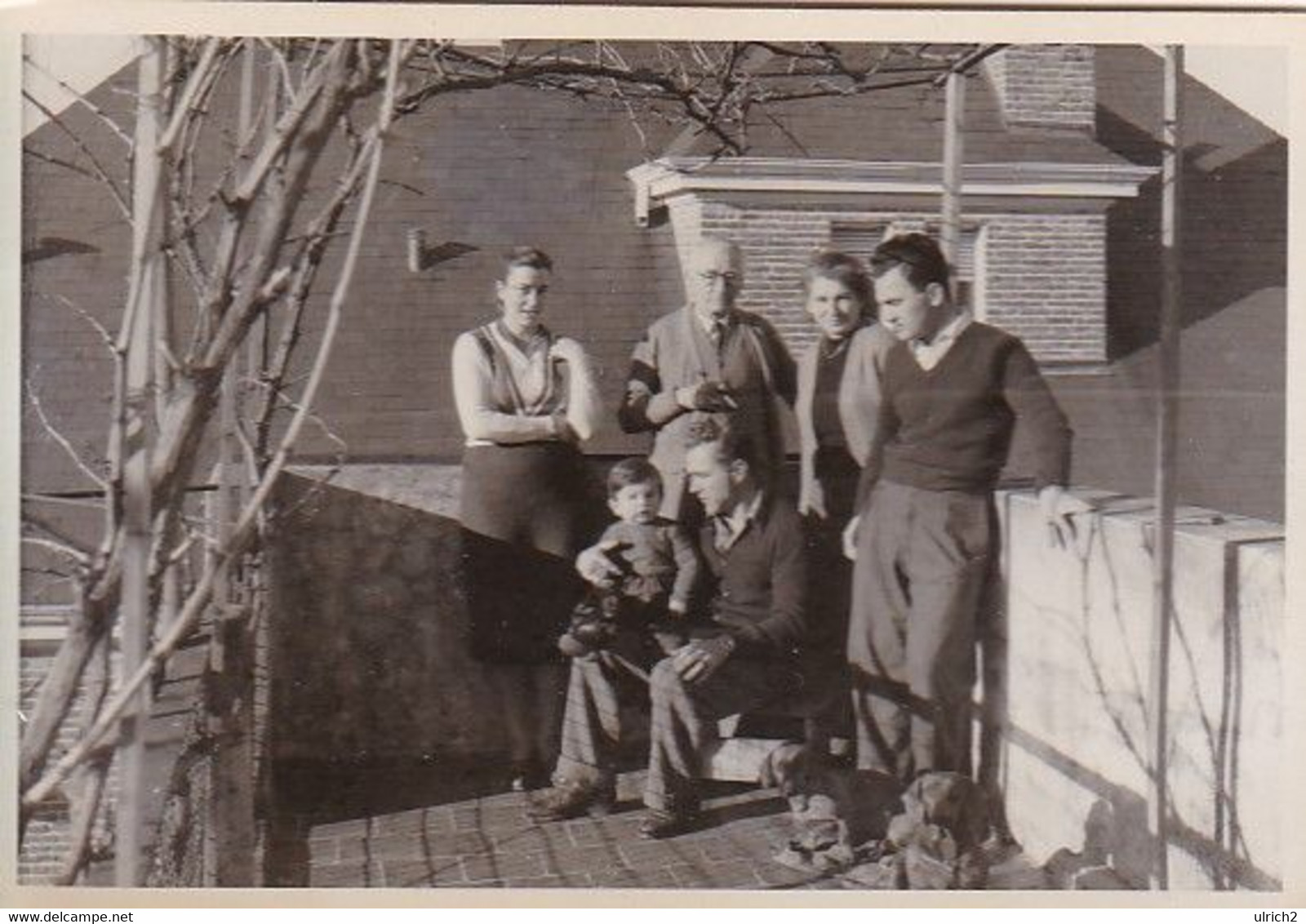 Foto Familie Mit Kleinkind - Ca. 1950 - 9*6cm (53998) - Ohne Zuordnung