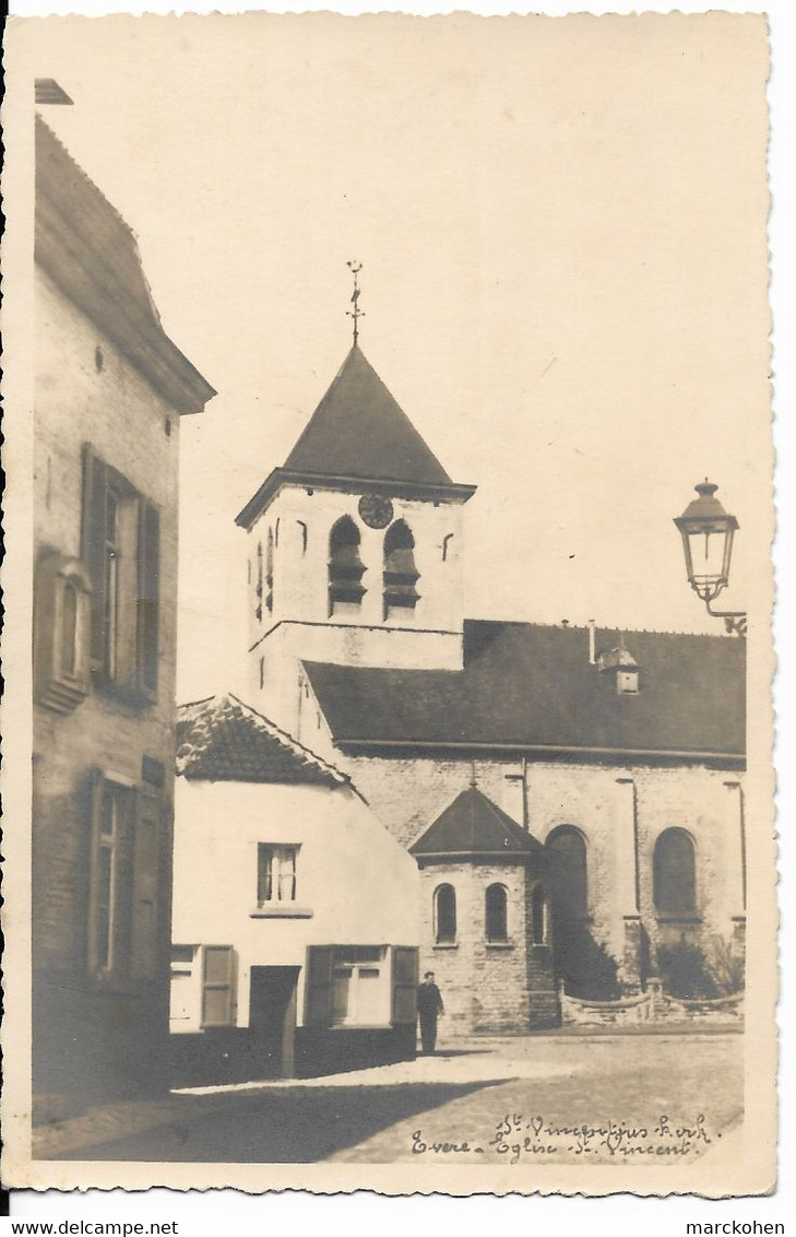 EVERE (1140) - RELIGION : Vue Extérieure De L'église Saint-Vincent Et Ses Abords. Photo Véritable. CPA Très Rare. - Evere
