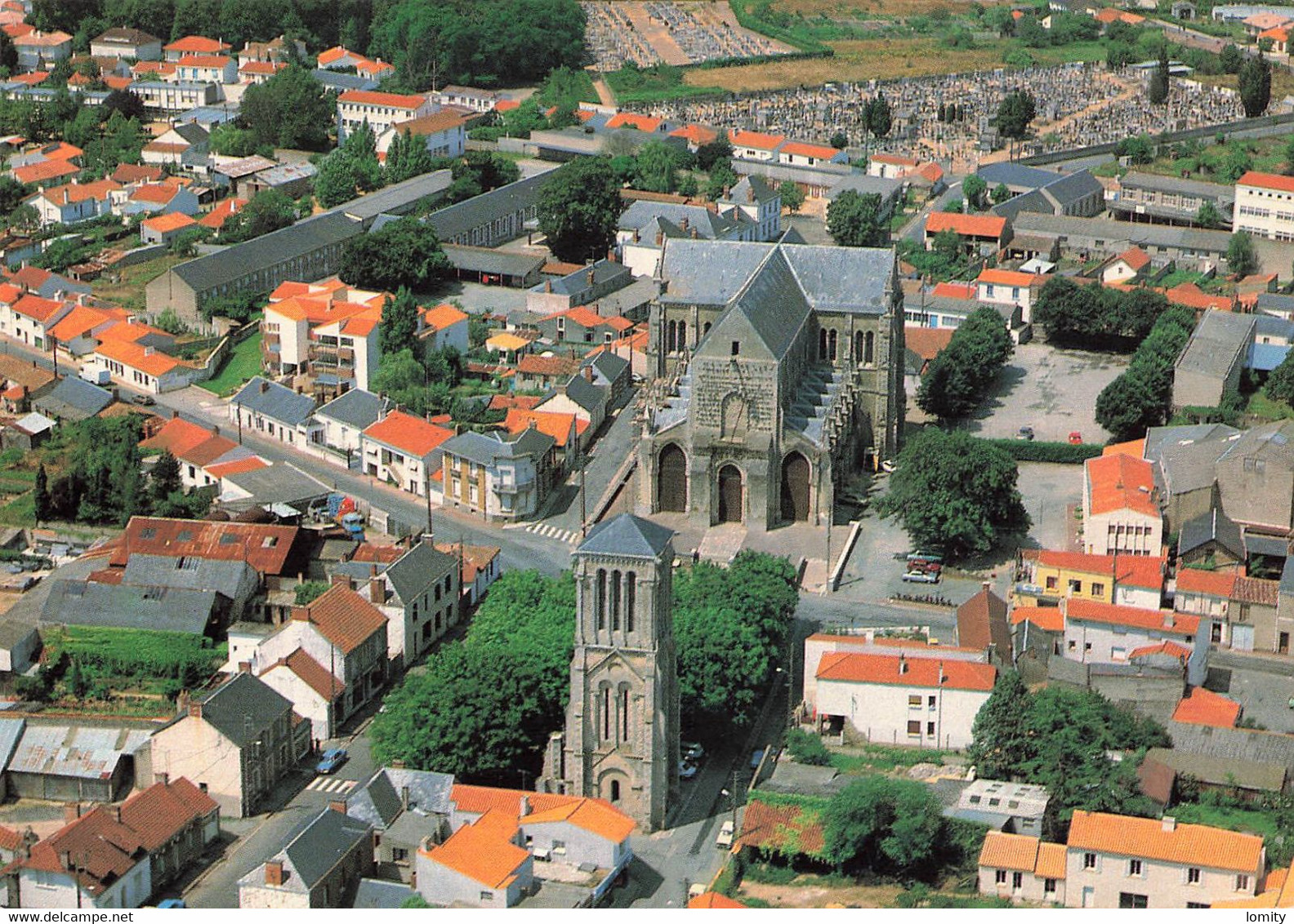 85 Challans Eglise Et Tour De L' Ancienne Eglise Vue Aerienne CPM - Challans