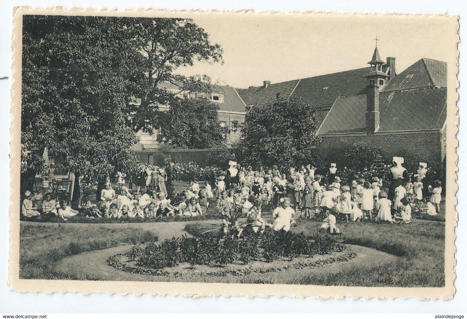 Ravels - O.L. Vrouw Van De Kempen - Open-lucht-school Voor Zwakke Meisjes - Een Gezellig Hoekje In Het Bloemenpark - Ravels