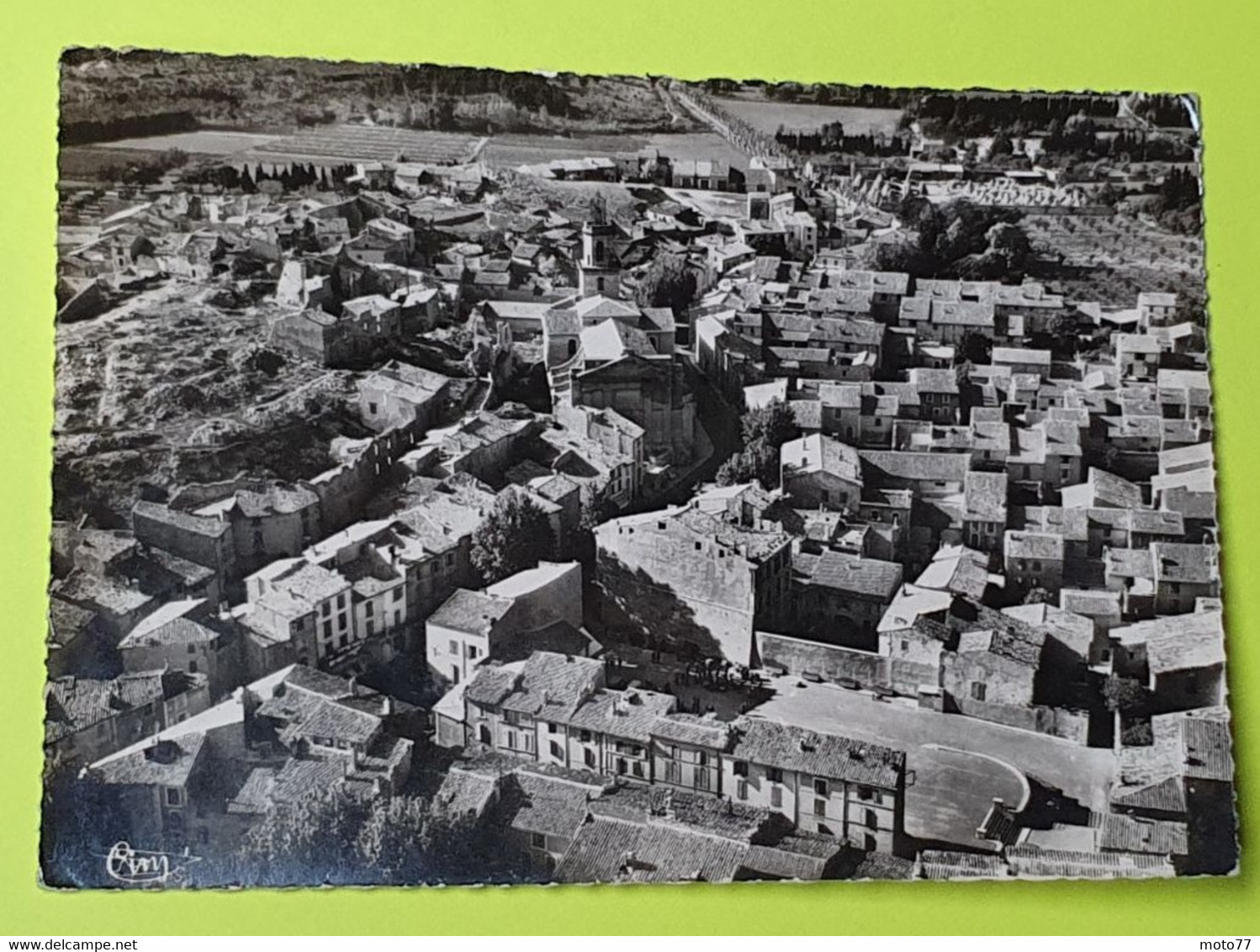 13 / BOUCHE Du RHONE - Eyguières - Vue Aérienne , Le Centre - CPA Carte Postale Ancienne - Vers 1960 - Eyguieres