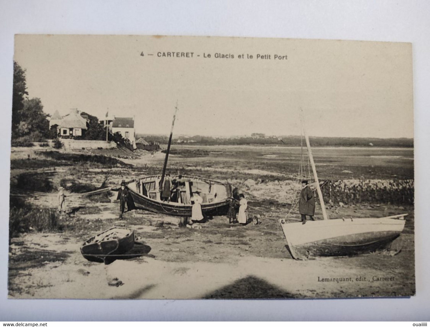 Cpa, Trés Belle Vue Animée, CARTERET, Le Glacis Et Le Petit Port - Carteret