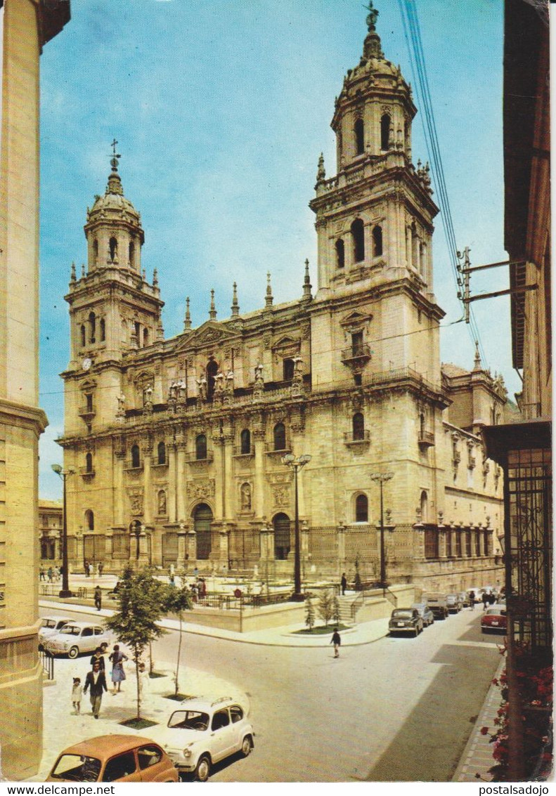 (AA31) JAEN . CATEDRAL. OLD CARS. VOITURES ... UNUSED - Jaén