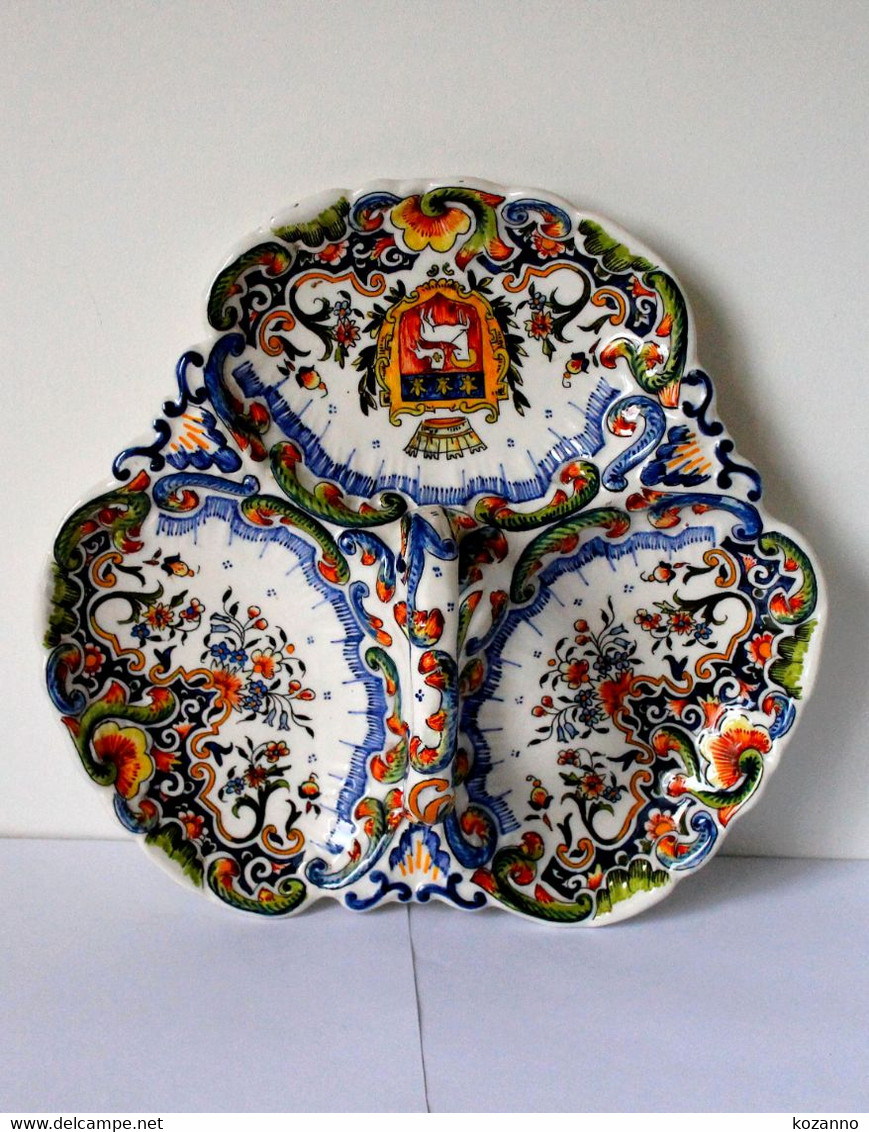 RARE TRES JOLIE MENDIANT PRESENTOIRE PLAT  ROUEN FAIT MAIN - EN FAIENCE DECOR FLORAL BLASON XXe   - H:11cm  D:30cm - Rouen (FR)