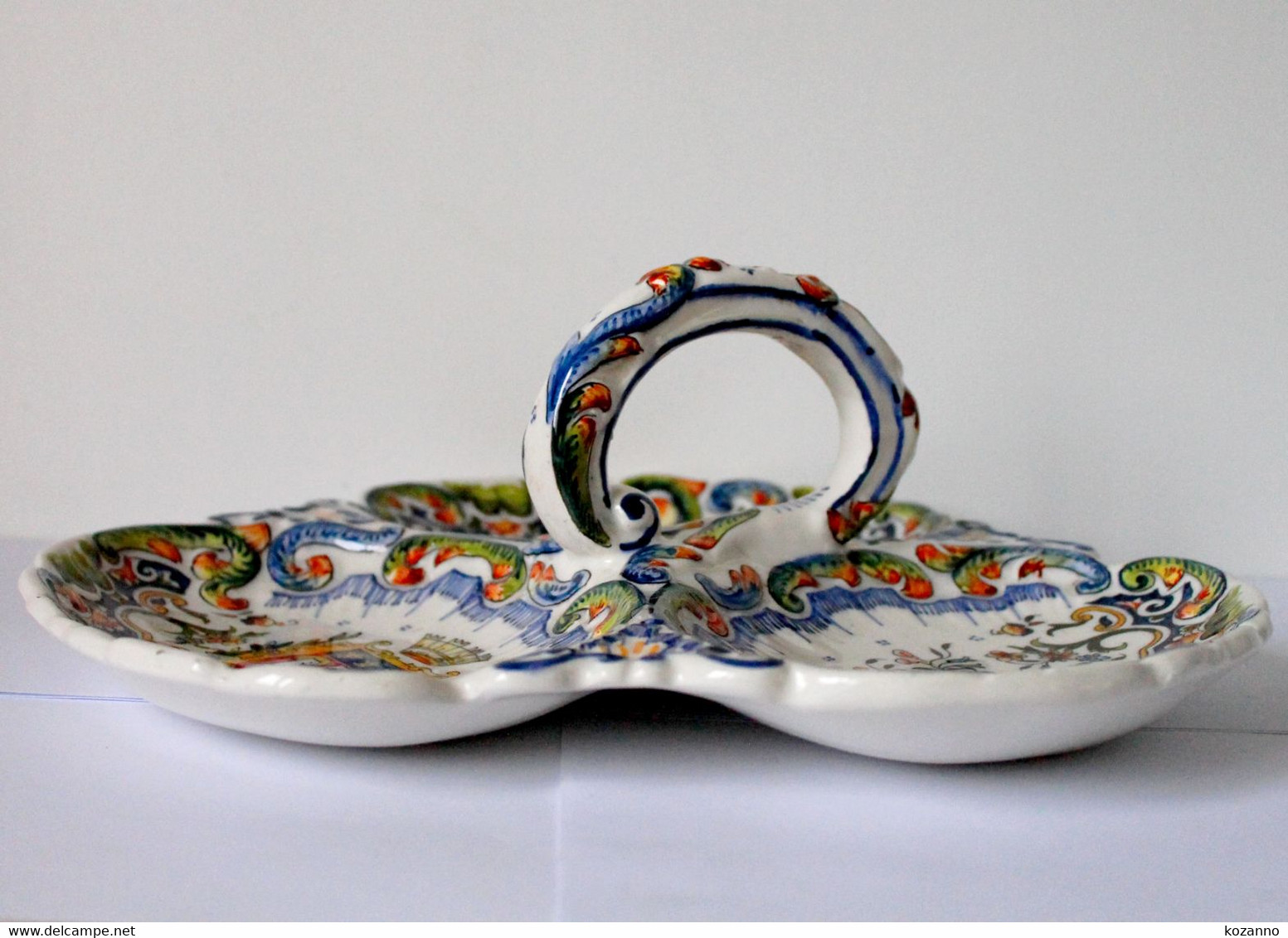 RARE TRES JOLIE MENDIANT PRESENTOIRE PLAT  ROUEN FAIT MAIN - EN FAIENCE DECOR FLORAL BLASON XXe   - H:11cm  D:30cm - Rouen (FR)