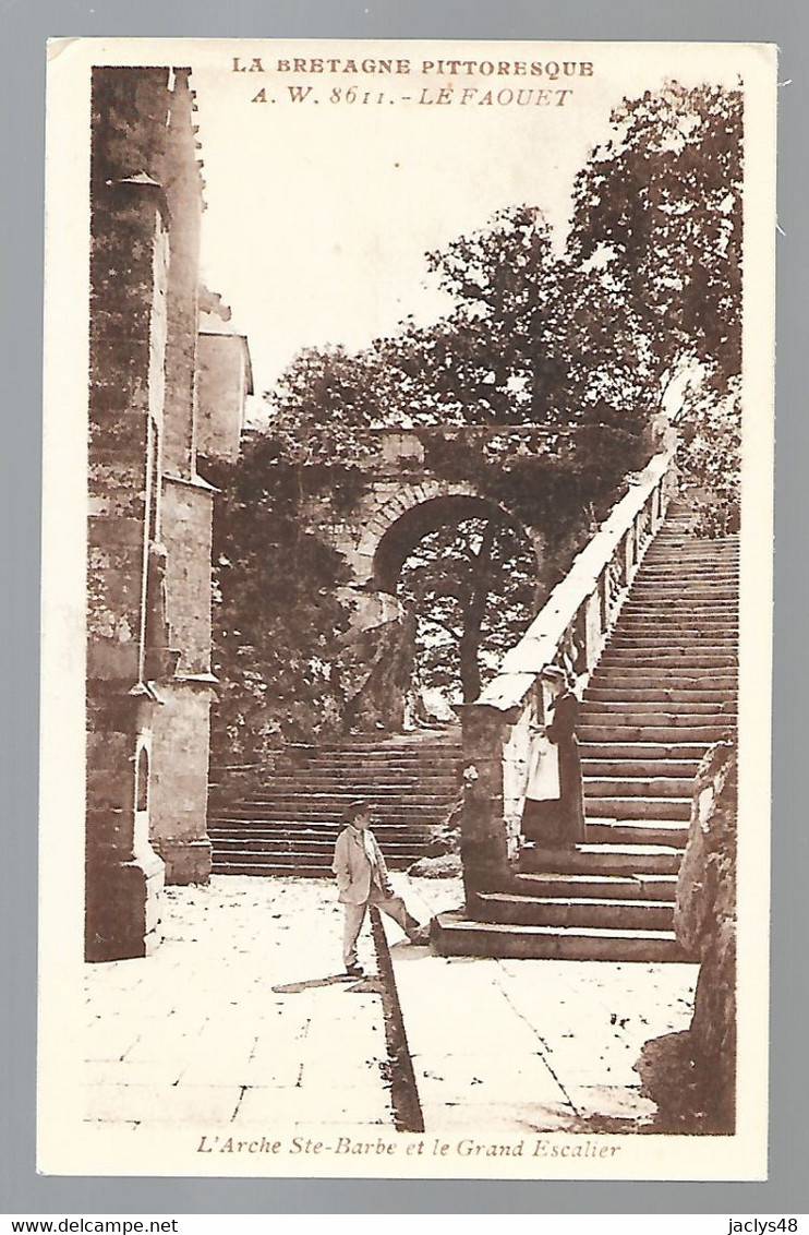 LE FAOUET  (cpa 56)  L'Arche De Sainte-Barbe Et Le Grand Escalier      -  L 1 - Faouët