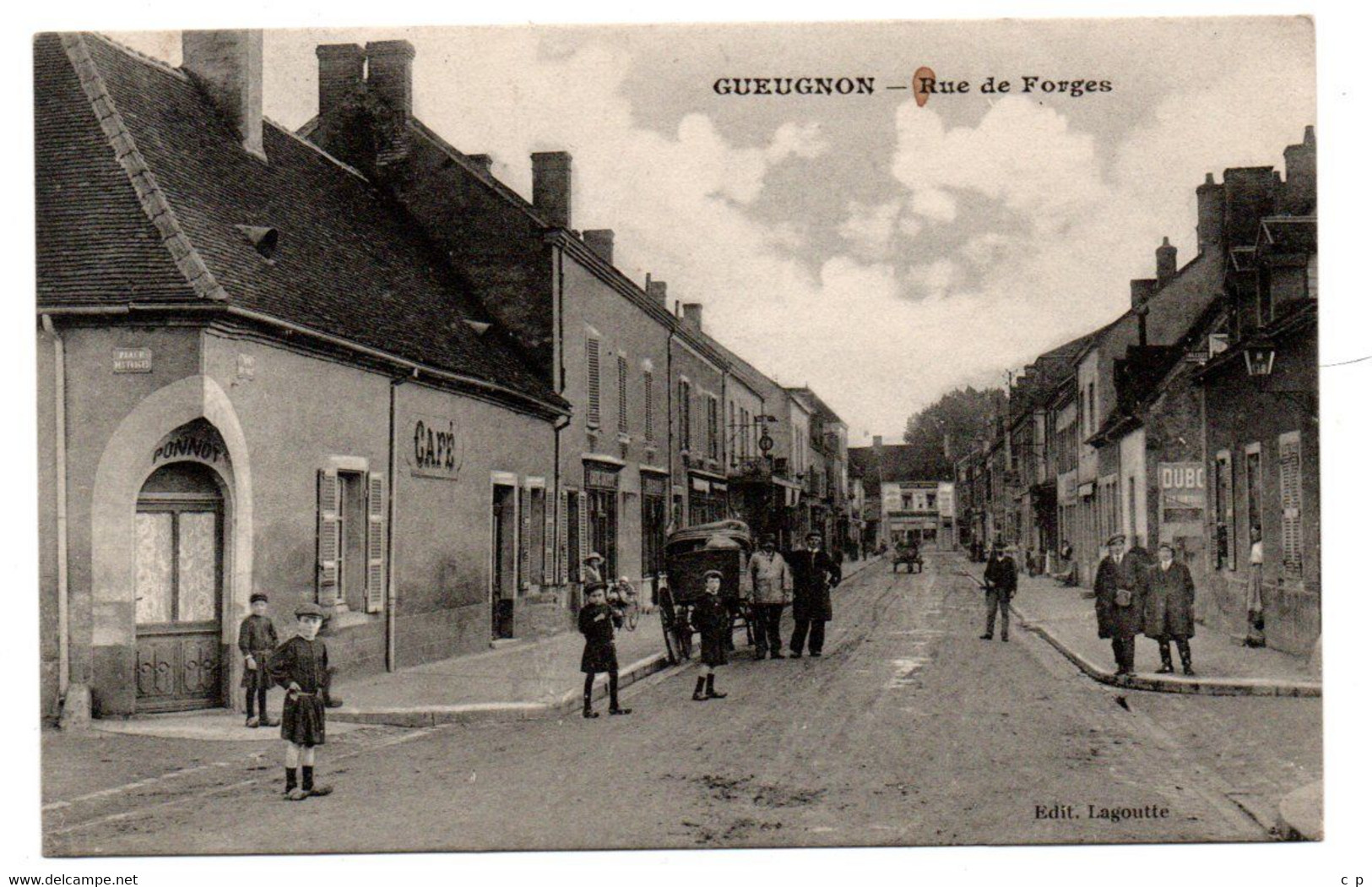 Gueugnon -  Rue Des Forges  -  RARE - CPA° - Gueugnon