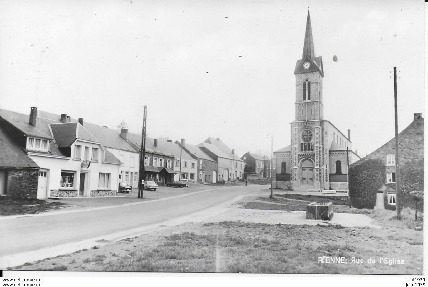 RIENNE ..-- Rue De L' Eglise . - Gedinne