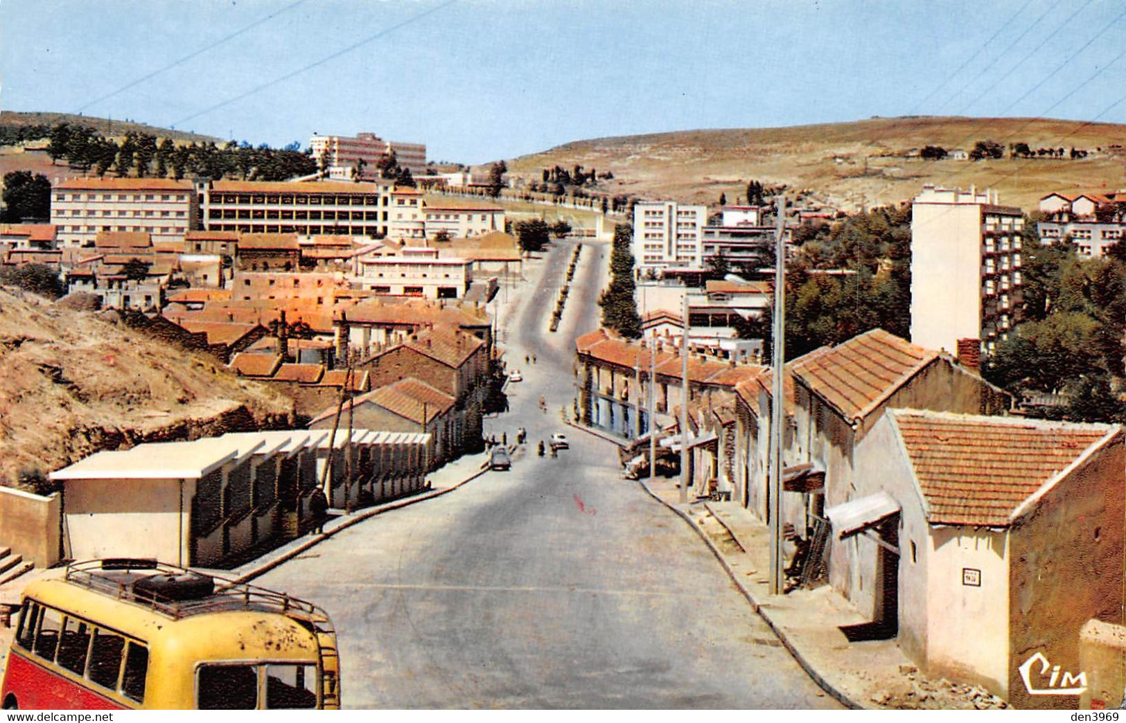 Algérie - TIARET - Rue Des Marchés - Boulevard Des Frères Saadi - Autobus - Tiaret