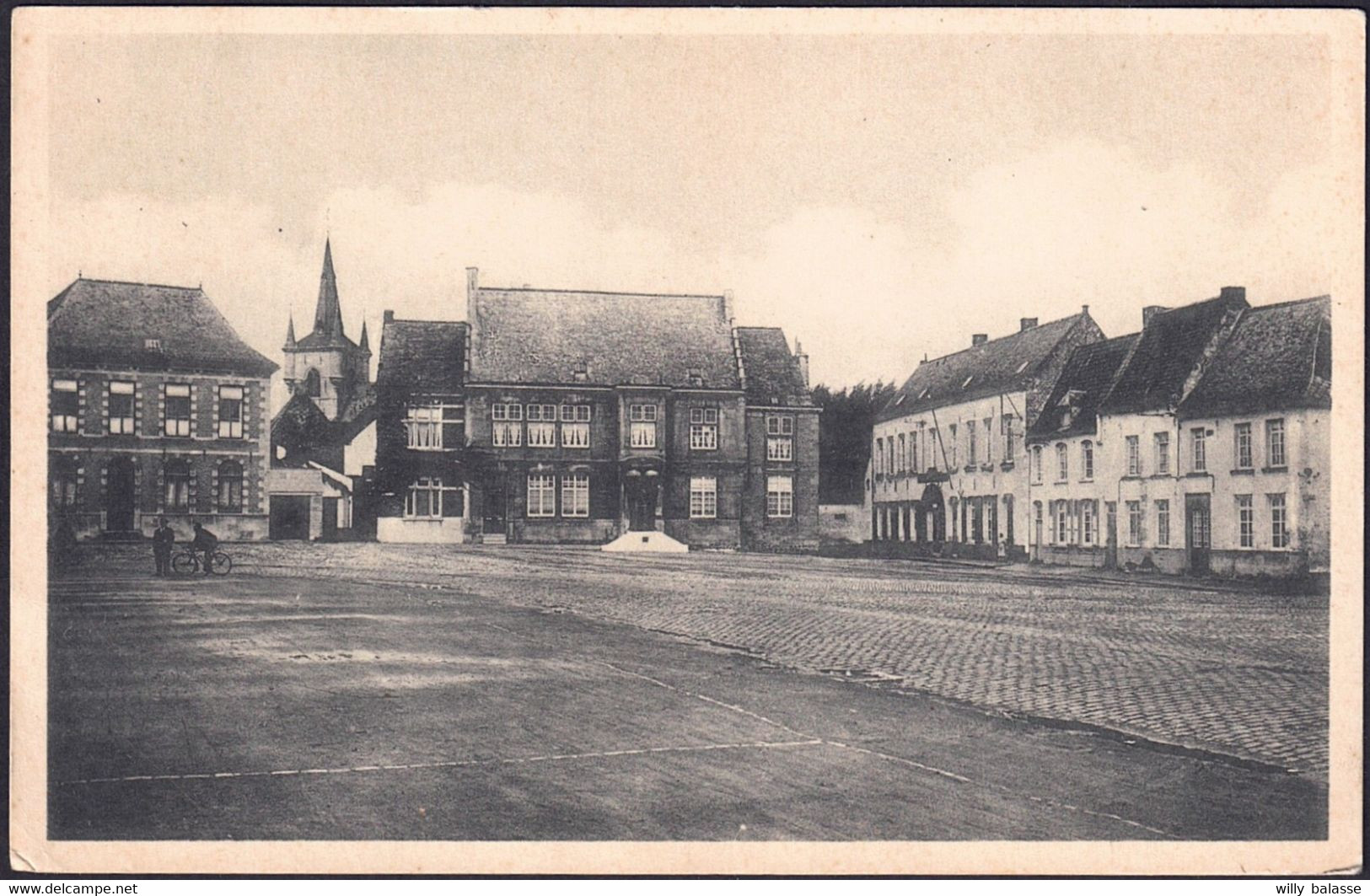 +++ CPA - CHIEVRES - Grand'Place - Vue Vers Le Château D'Egmont - Nels  // - Chièvres