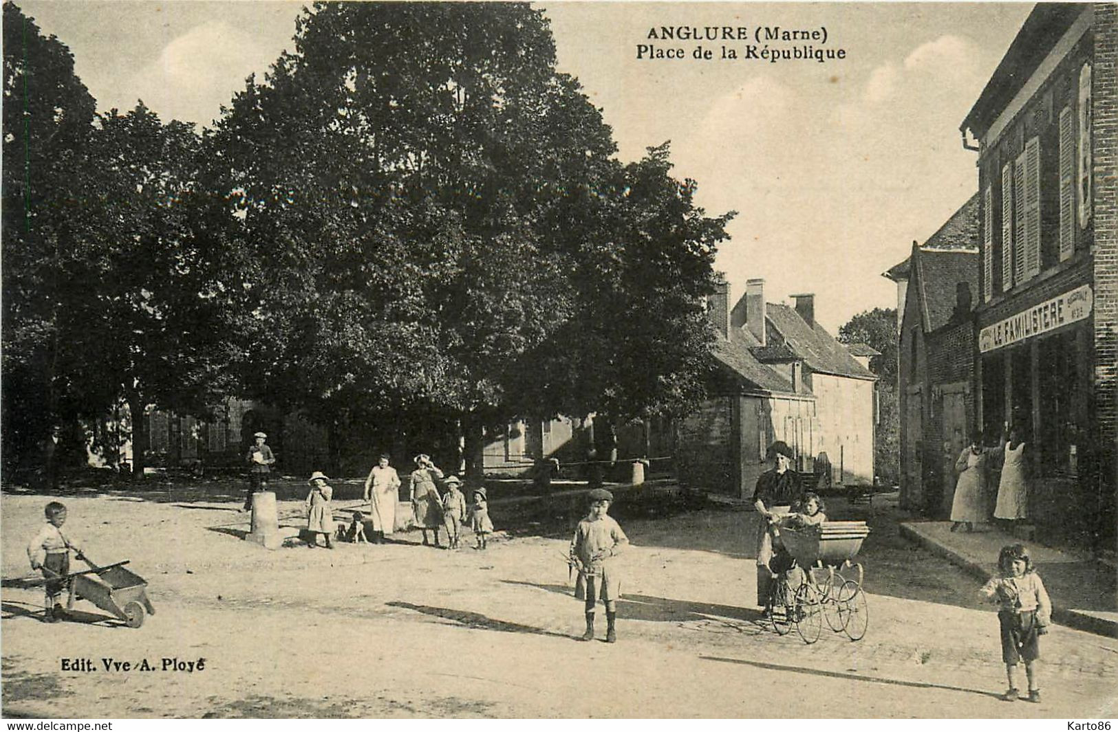 Anglure * La Place De La République * Le Familistère * Villageois - Anglure