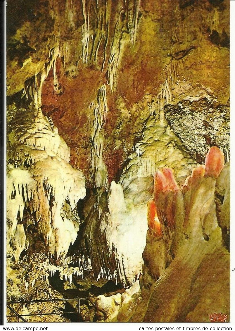 LES GROTTES DE SAINT CEZAIRE , Cascade Stalagmitique Dominant Le Gouffre ; The Stalagmitic Falles Towering The Abyss - Otros & Sin Clasificación