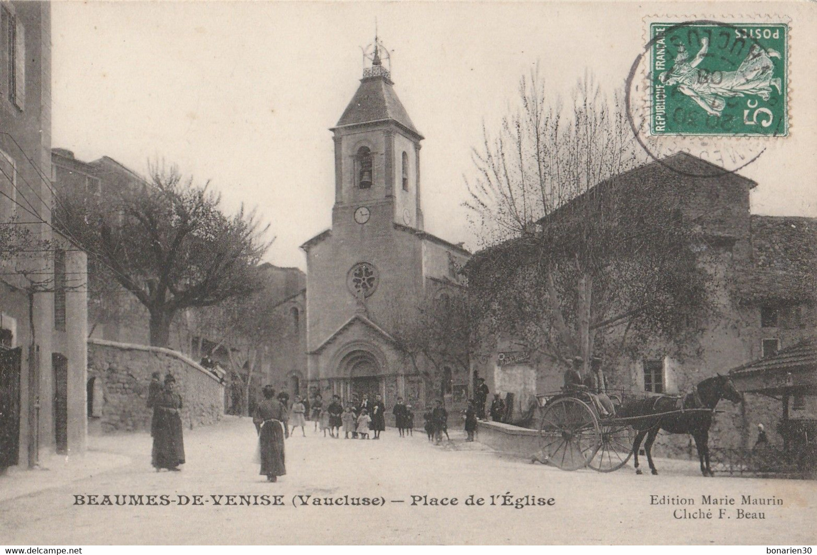 CPA  84 BEAUMES DE VENISE PLACE DE L'EGLISE TRES ANIMEE  ATTELAGE - Beaumes De Venise