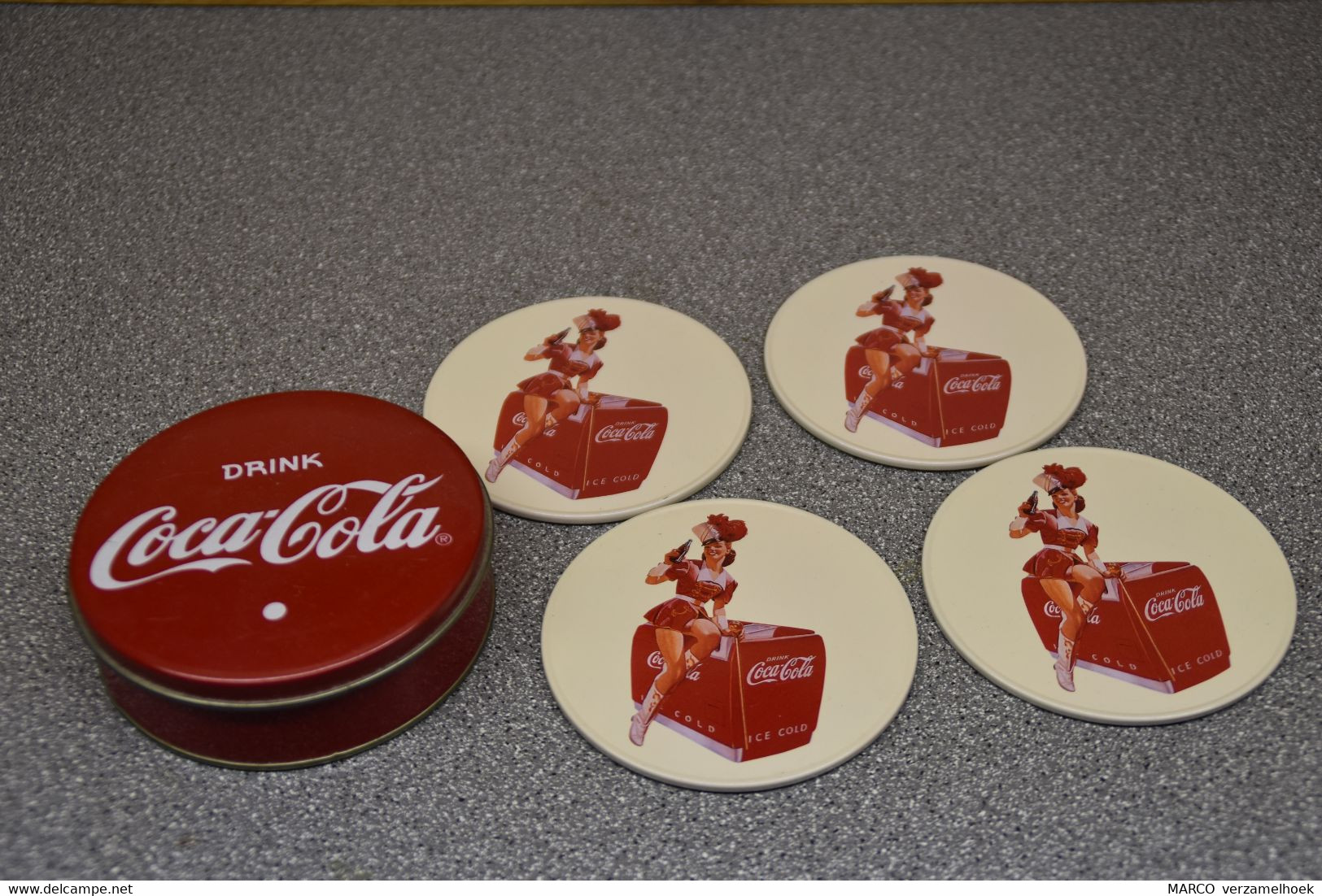 Coca-cola Company Onderzetter-biervilt-beermat With Box Pin Up - Posavasos (Portavasos)