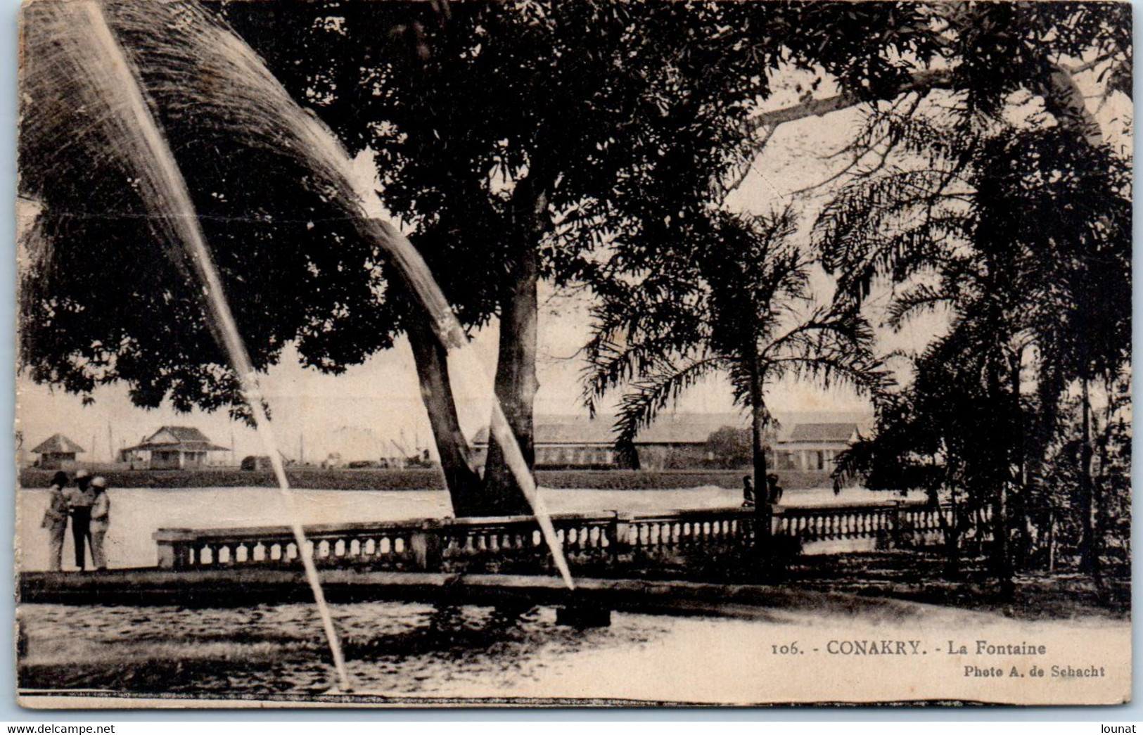 Afrique - Guinée Française - Conakry - La Fontaine - Timbre (plis ) - Guinée Française