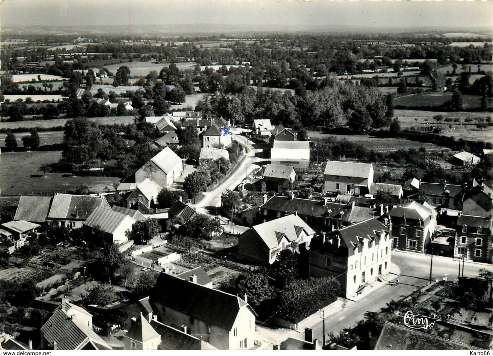 Préveranges * Vue Aérienne Générale Du Village - Préveranges