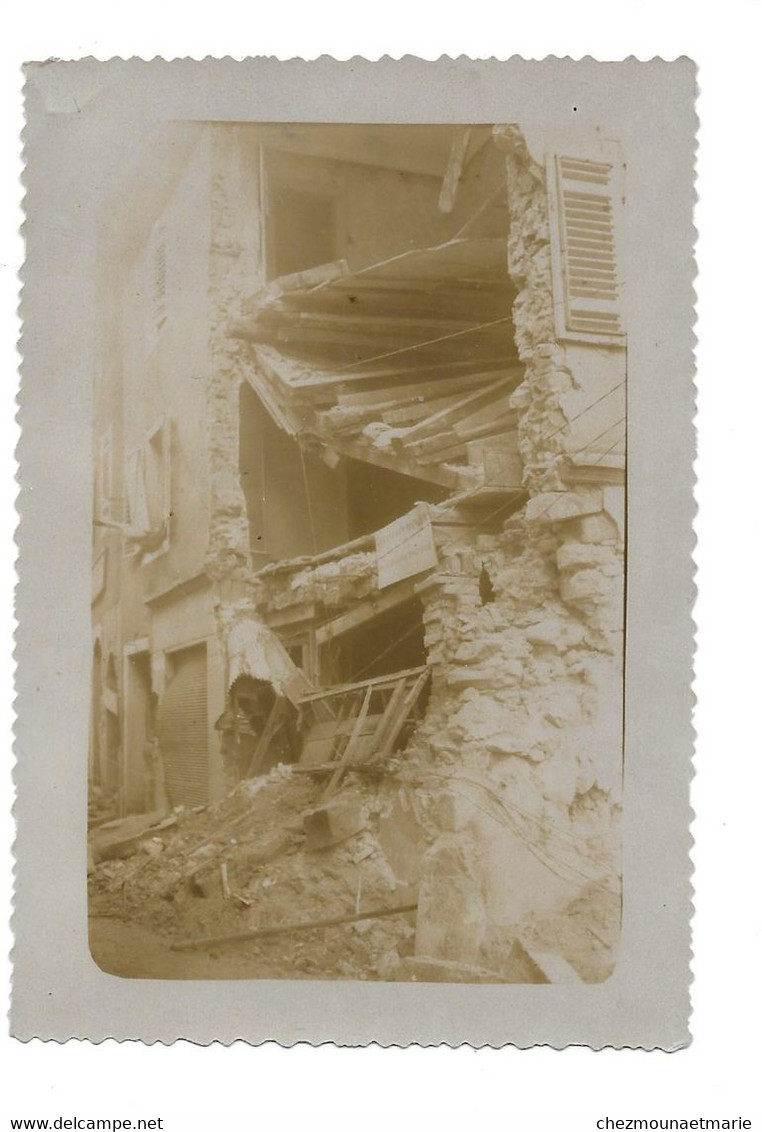 18 DECEMBRE 1944 A LOCALISER  - UNE MAISON EN RUINE APRES BOMBARDEMENTS - PHOTO 11*8 CM - Guerra, Militari