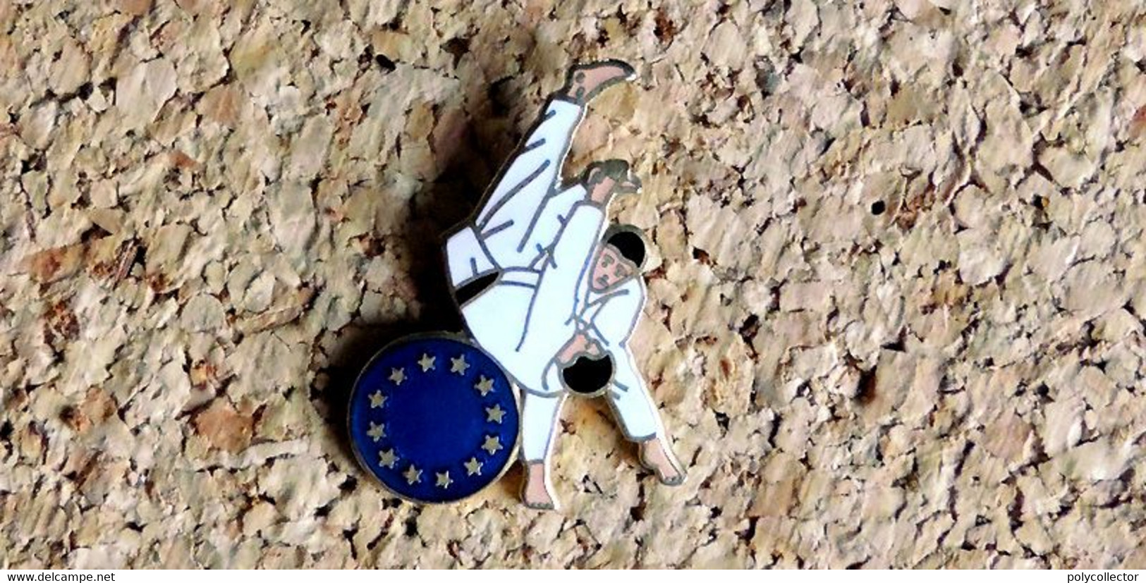 Pin's Sport De Combat JUDO - Championnat EUROPE - EMAIL (dos Lisse) - Fabricant Inconnu - Judo