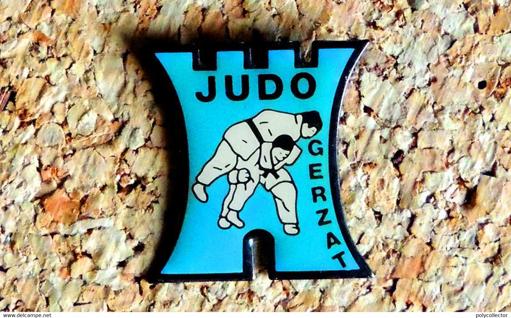 Pin's Sport De Combat JUDO - GERZAT 63 - Verni époxy - Fabricant CMT - Judo