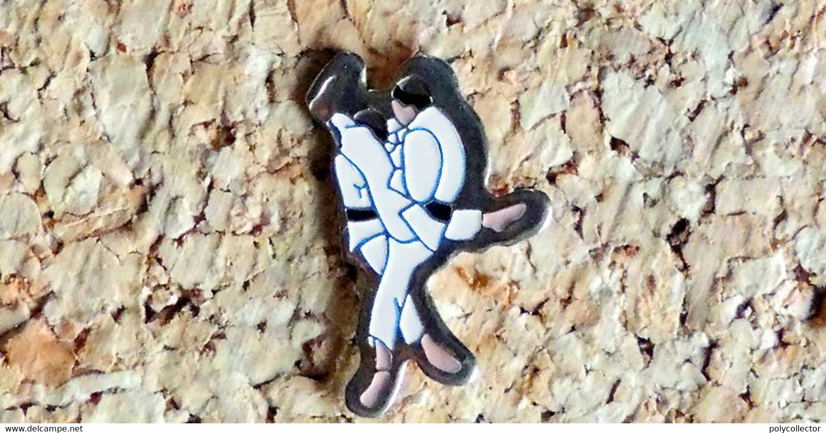 Pin's Sport De Combat JUDO - Combat De 2 Judokas - Peint Cloisonné - Fabricant Inconnu - Judo