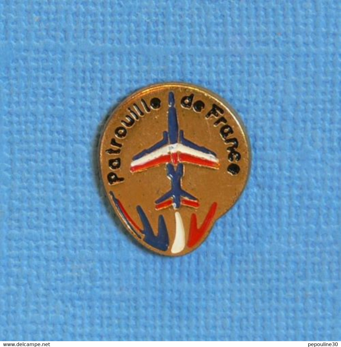 1 PIN'S // ** BADGE / PATROUILLE DE FRANCE / ALPHAJET / ARMÉE DE L'AIR ** - Avions