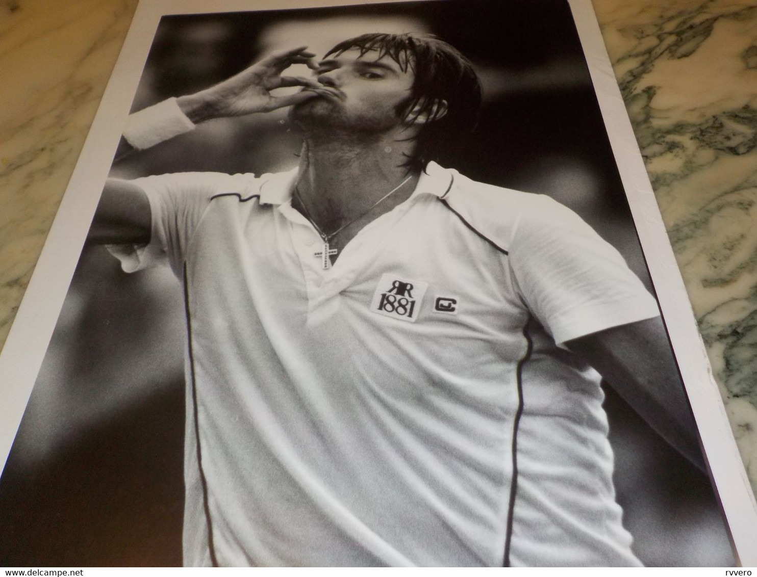 PHOTO JIMMY CONNORS ROLAND GARROS EN DISCUSSION AVEC JUGE ARBITRE 1981 - Autres & Non Classés