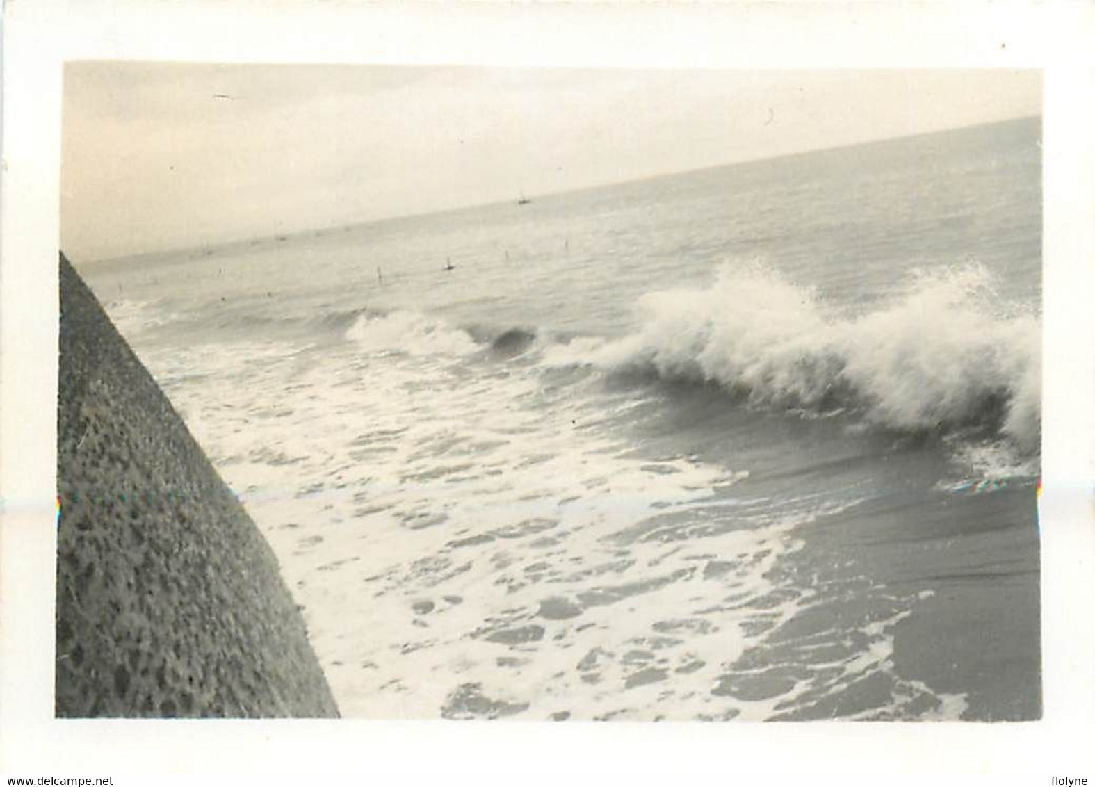 la bernerie en retz - 28 photos anciennes - vue sur la côte , la plage , jeux de plage , jetée , cabines de bains ...