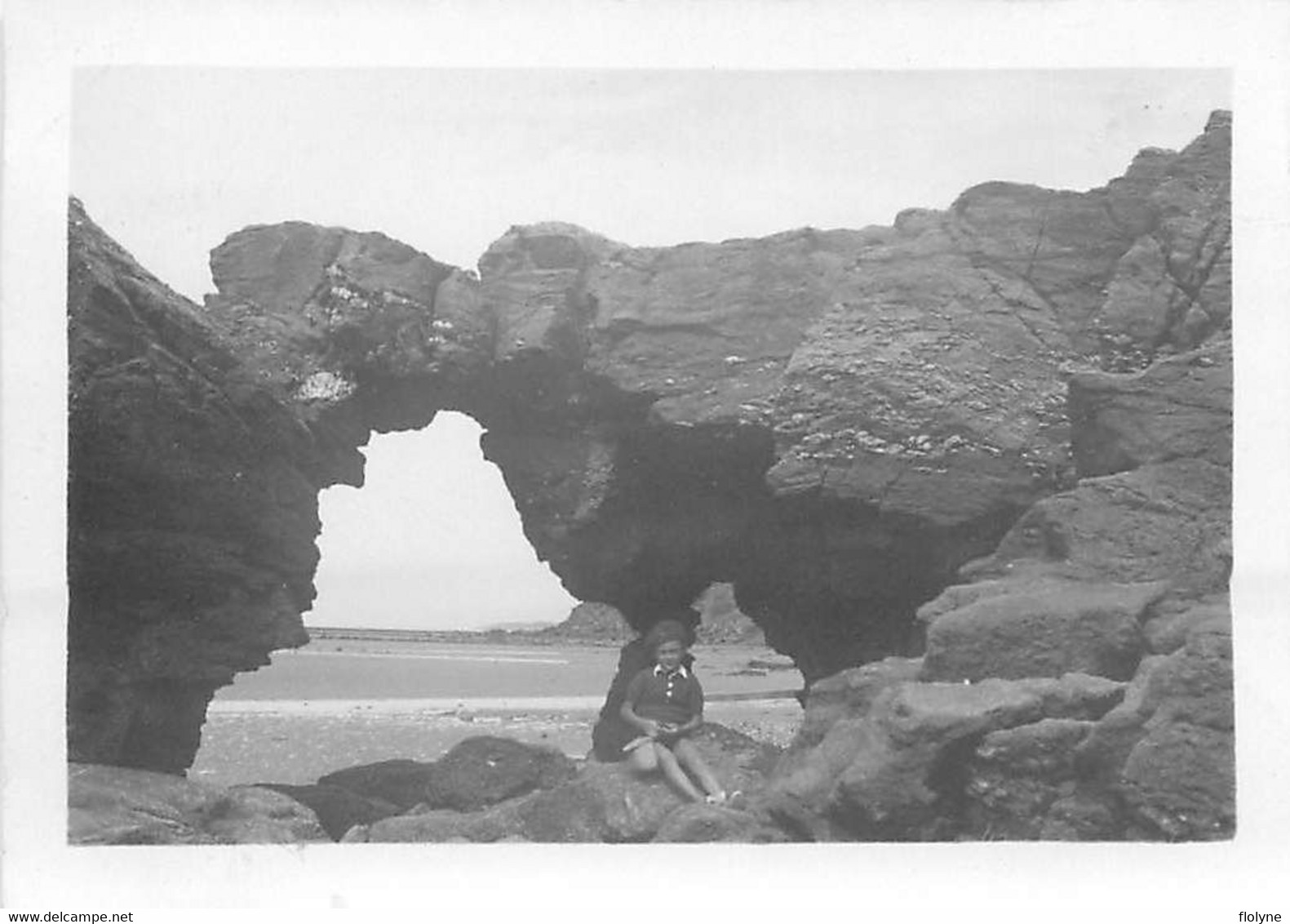 la bernerie en retz - 28 photos anciennes - vue sur la côte , la plage , jeux de plage , jetée , cabines de bains ...