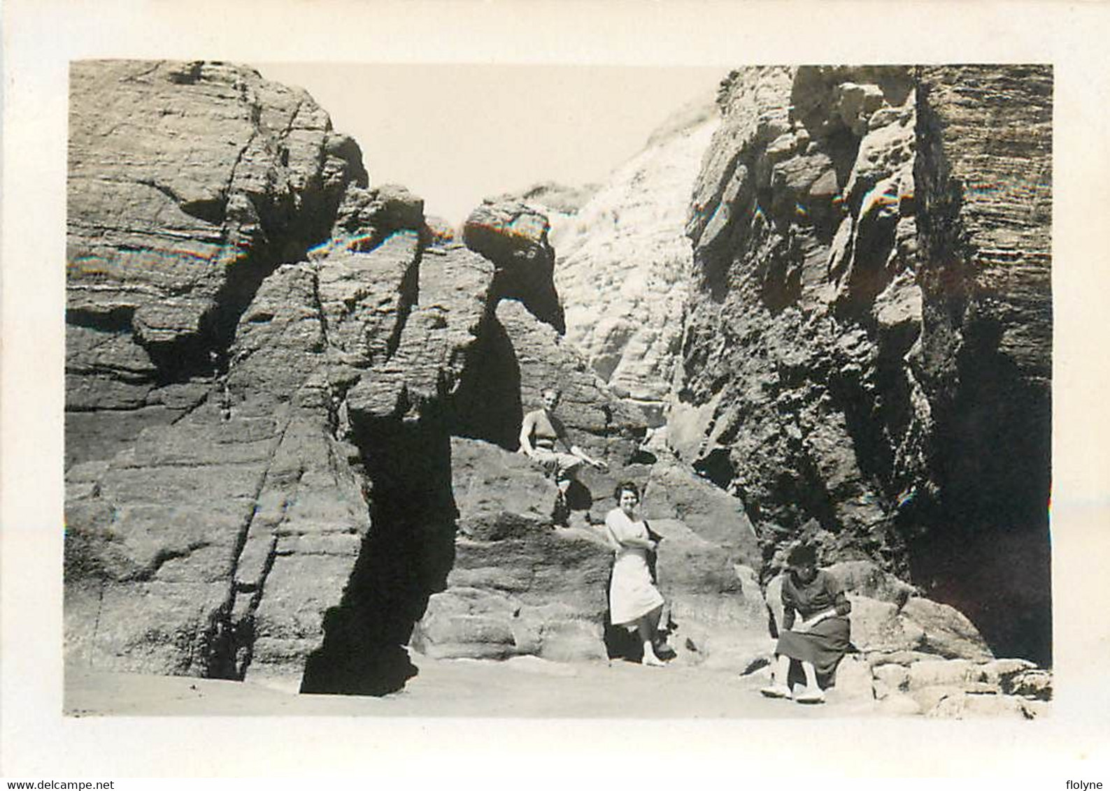 la bernerie en retz - 28 photos anciennes - vue sur la côte , la plage , jeux de plage , jetée , cabines de bains ...