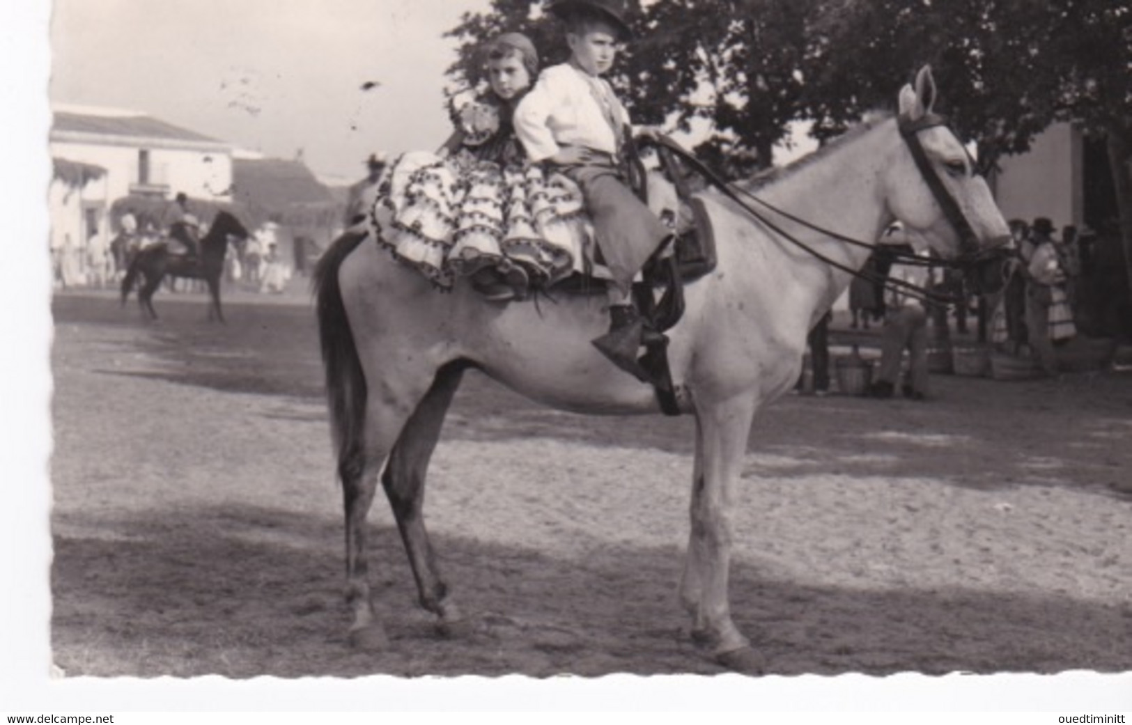 Séville, Belle CPSM Dentelée, Pèlerinage De La Rosée, Couple D'enfants Sur Un Cheval. - Sevilla