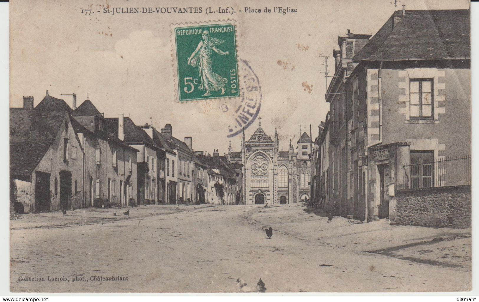 SAINT JULIEN DE VOUVANTES (44) - Place De L'Eglise - En L'état - Saint Julien De Vouvantes