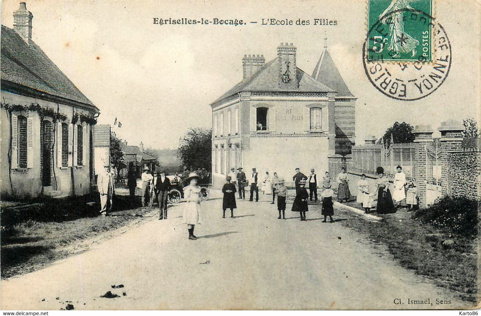 égriselles Le Bocage * Route Et école Des Filles * Automobile Voiture Ancienne - Egriselles Le Bocage