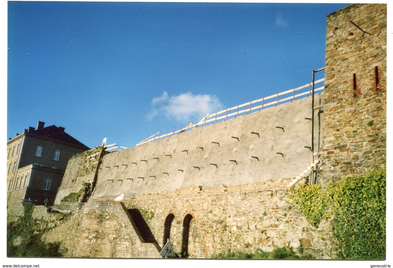 Carte-photo Moderne "La Reconstruction Des Murailles De La Haute-Ville 2001" Granville - Manche - Normandie - Granville