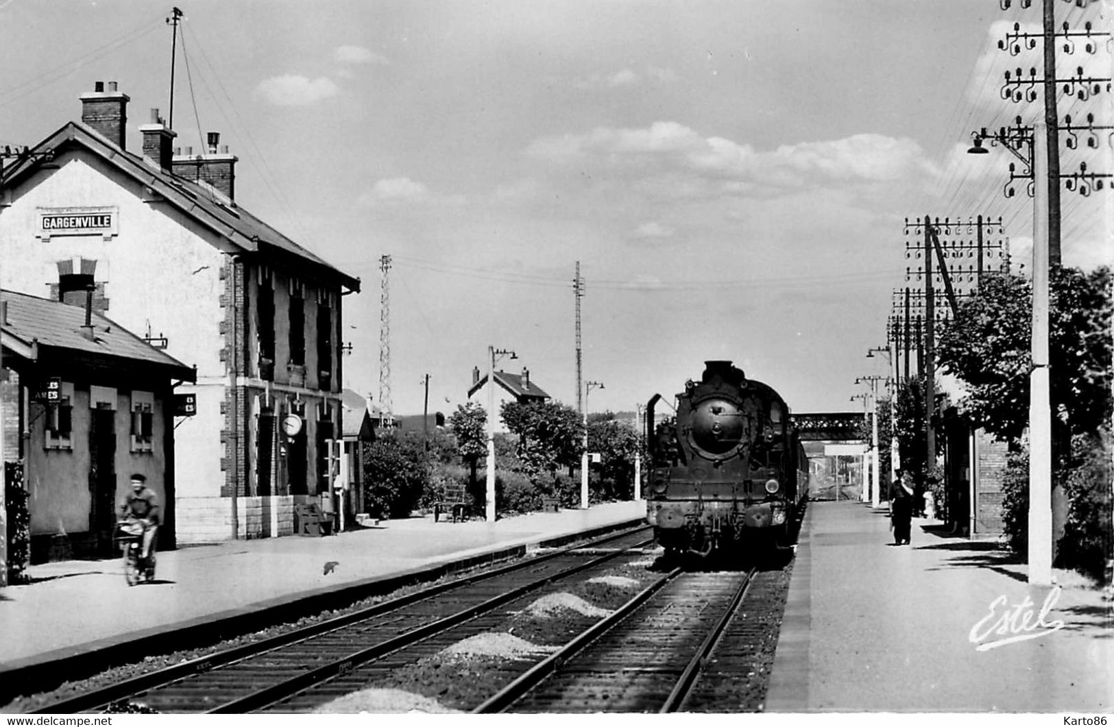 Gargenville * La Gare * Train Locomotive * Ligne Chemin De Fer Des Yvelines - Gargenville