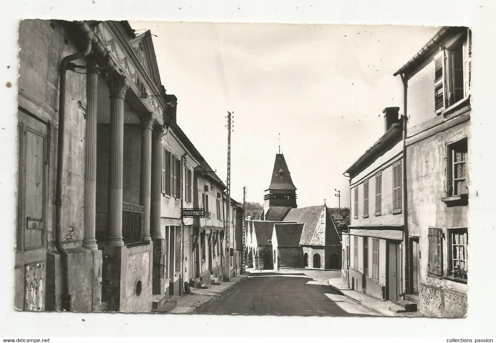 Cp , 60 ,SONGEONS ,rue Du Maréchal De Boufflers ,la Mairie Et L'église ,écrite 1968 - Songeons