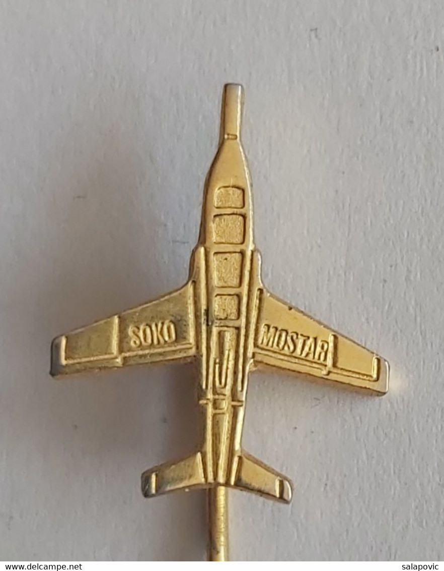 Airplane (Avion / Flugzeug)  SOKO Factory, Mostar Bosnia,  Yugoslavia PINS BADGES P4/6 - Avions