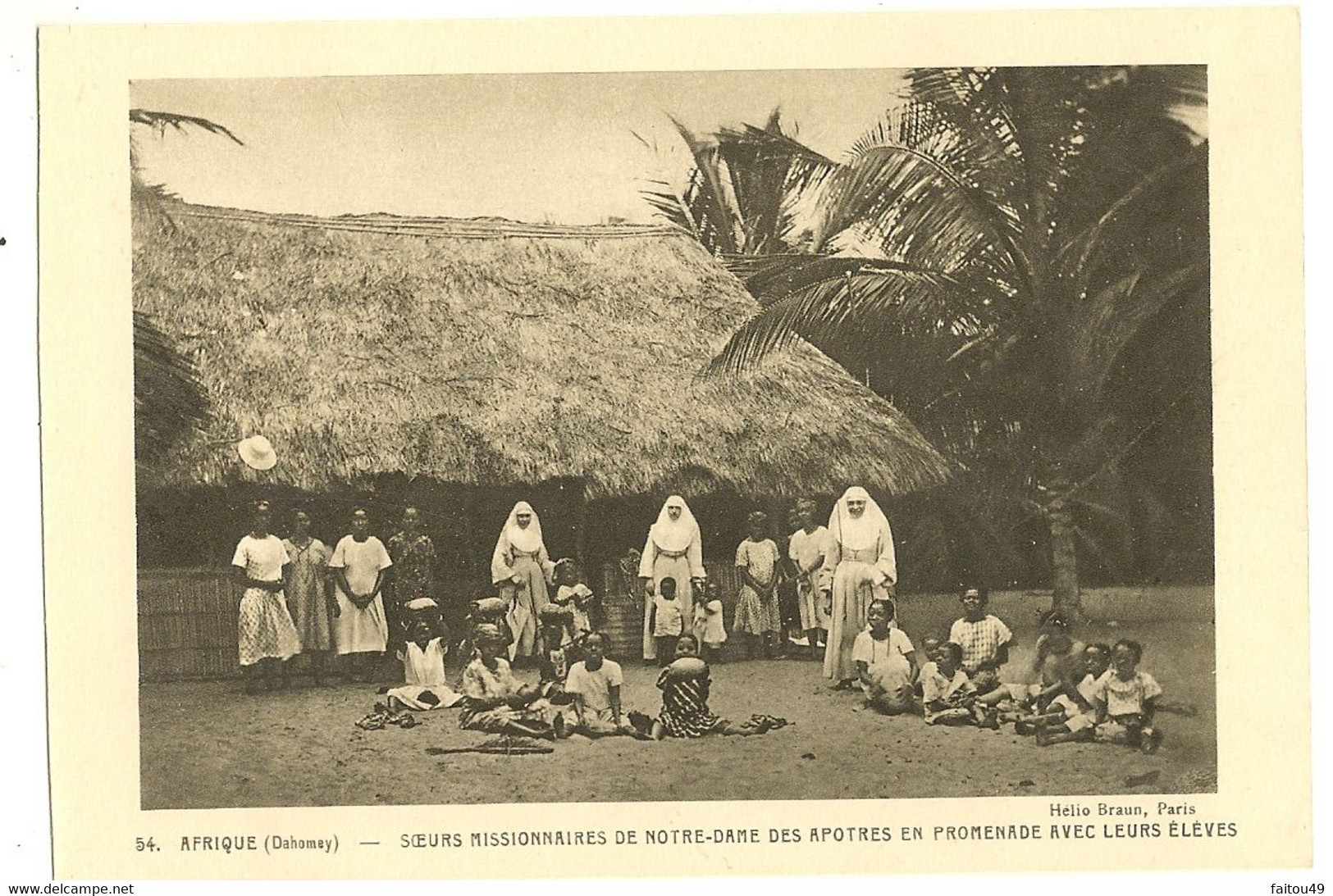 Dahomey - AFRIQUE  - Soeurs Missionnaires De Notre Dame Des Apotres En Promenade Avec Leurs Eleves   141 - Dahomey