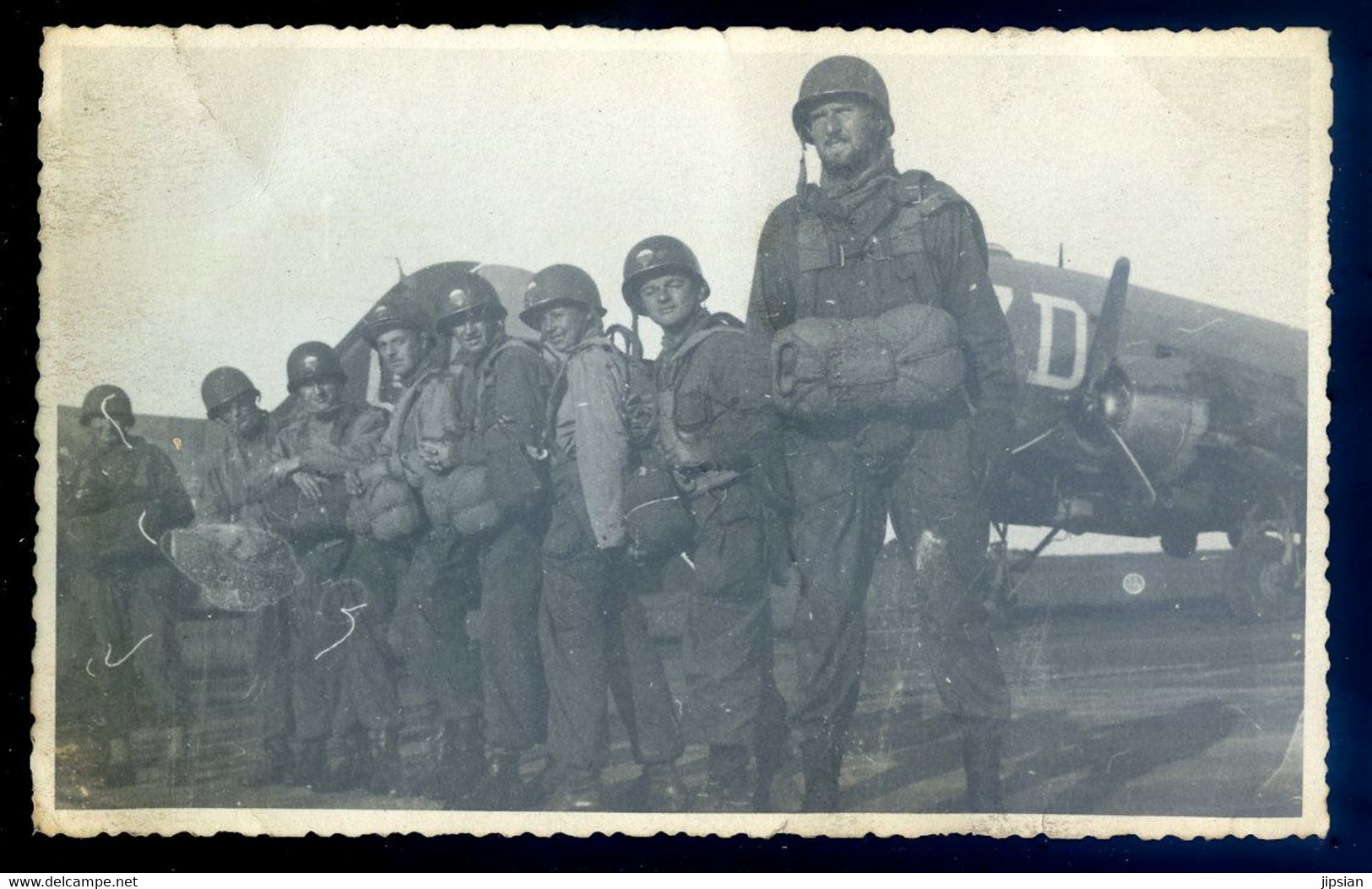 Cpa Carte Photo Groupe De Parachutistes Devant Leur Avion    NOV20-53 - Parachutting