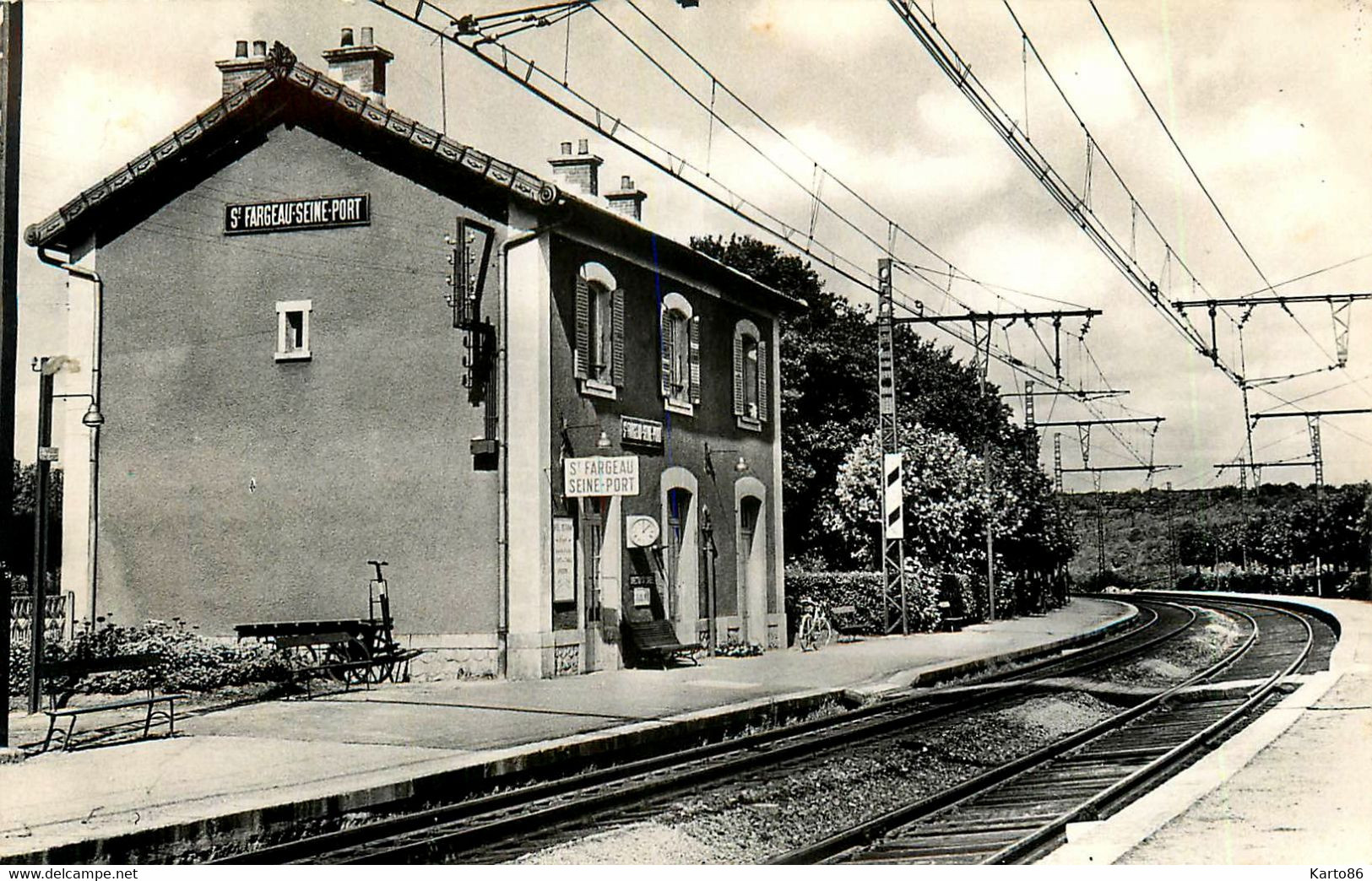St Fargeau * La Gare * Ligne Chemin De Fer Seine Et Marne - Saint Fargeau Ponthierry
