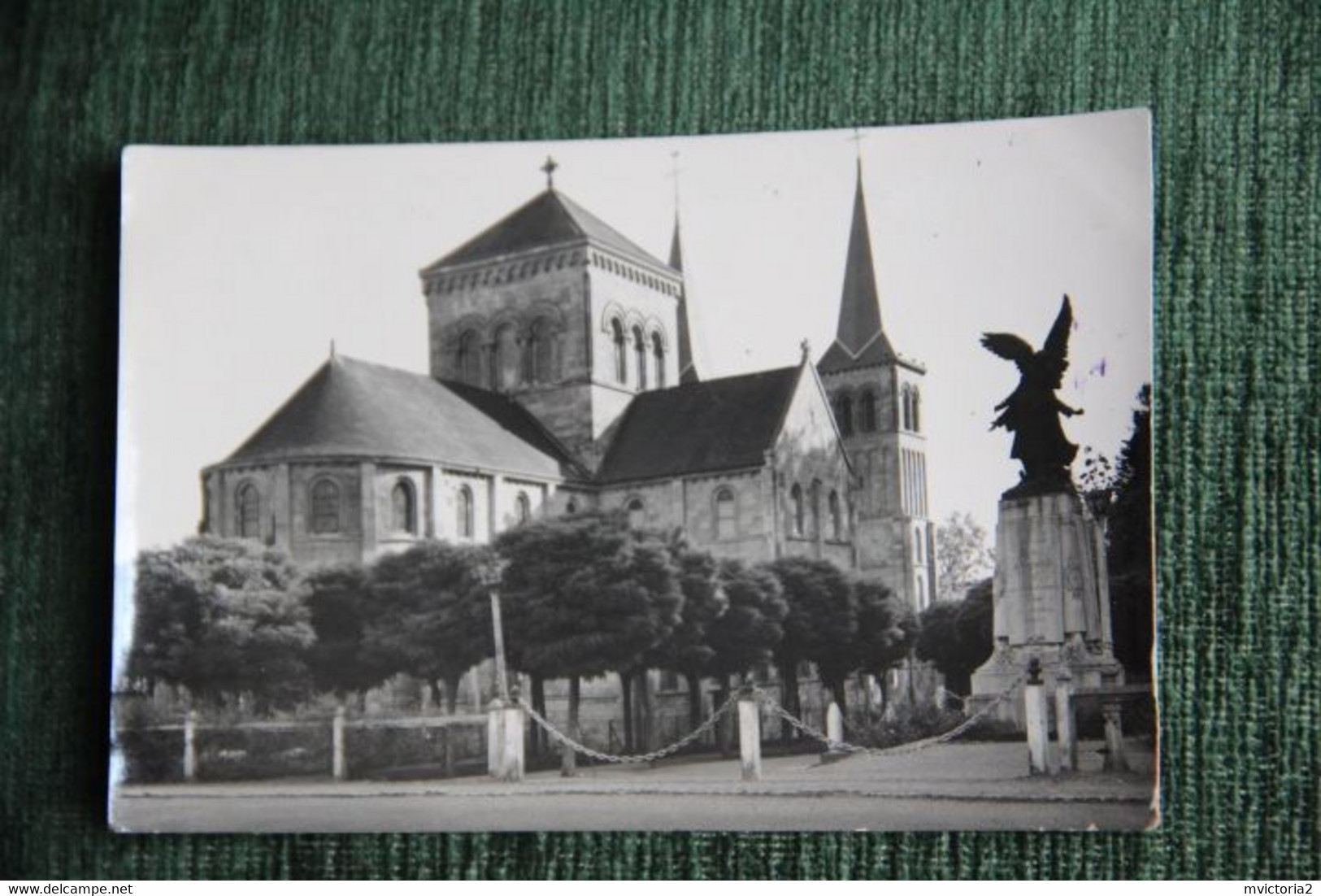 BARENTIN - L'Eglise Et Le Monument - Barentin