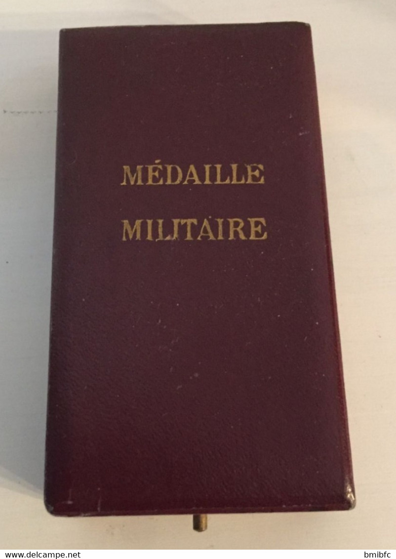 Médaille Militaire Dans Son écrin D'origine République Française 1870 - Valeur Et Discipline - Before 1871