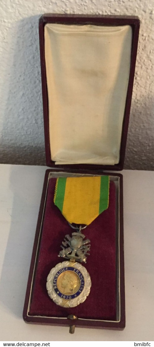 Médaille Militaire Dans Son écrin D'origine République Française 1870 - Valeur Et Discipline - Before 1871