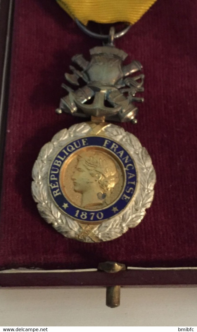 Médaille Militaire Dans Son écrin D'origine République Française 1870 - Valeur Et Discipline - Before 1871