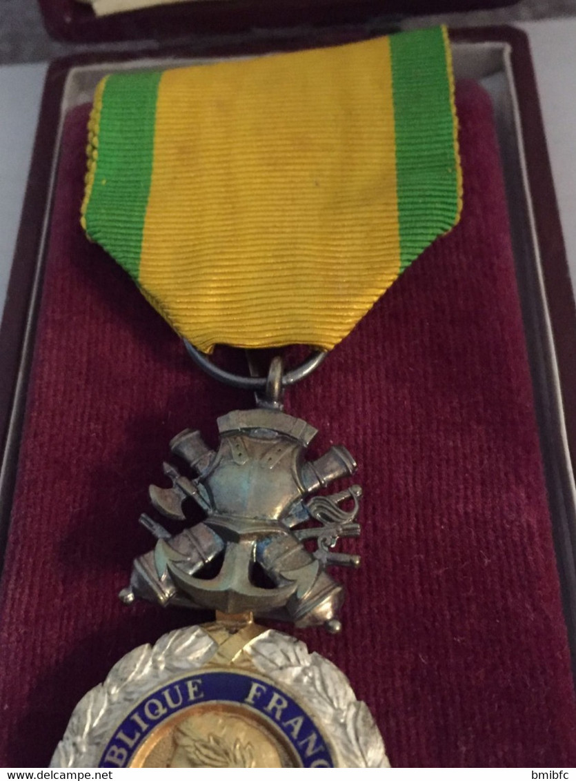 Médaille Militaire Dans Son écrin D'origine République Française 1870 - Valeur Et Discipline - Before 1871